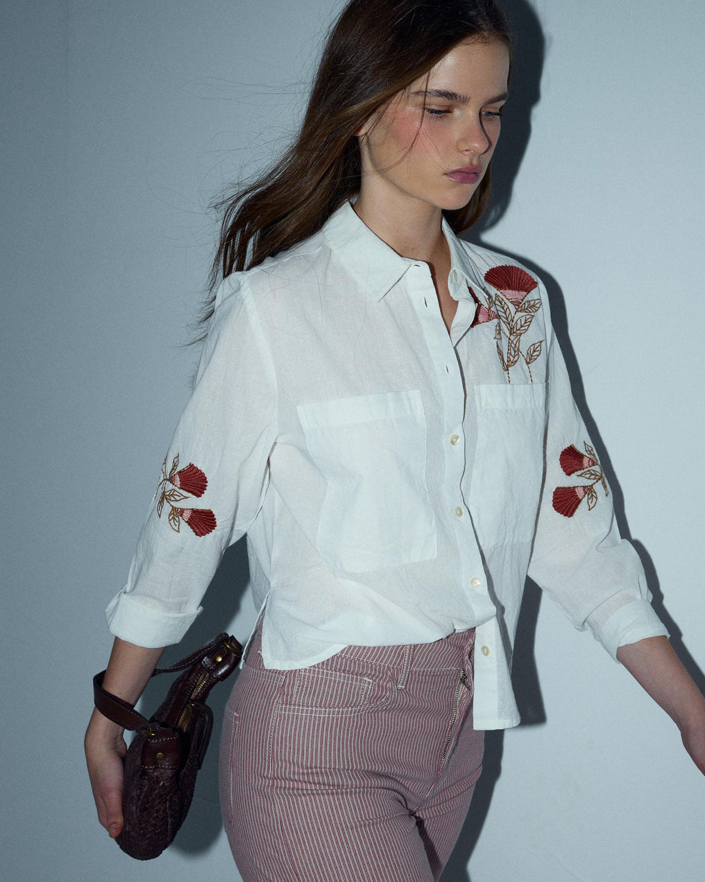 Camisa Bordados Florales Bolsillos Blanca