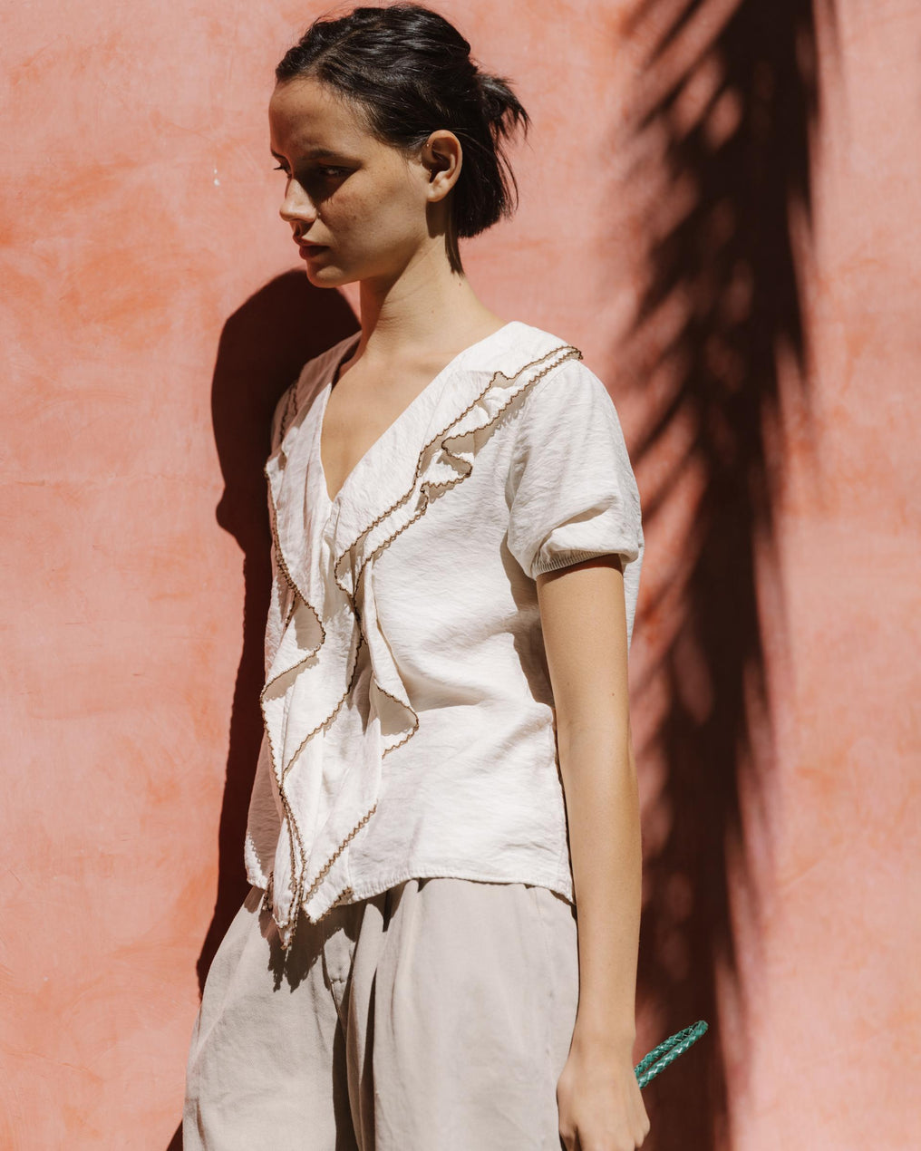 Blouse Volants Avant Passepoil Contrastant Écru