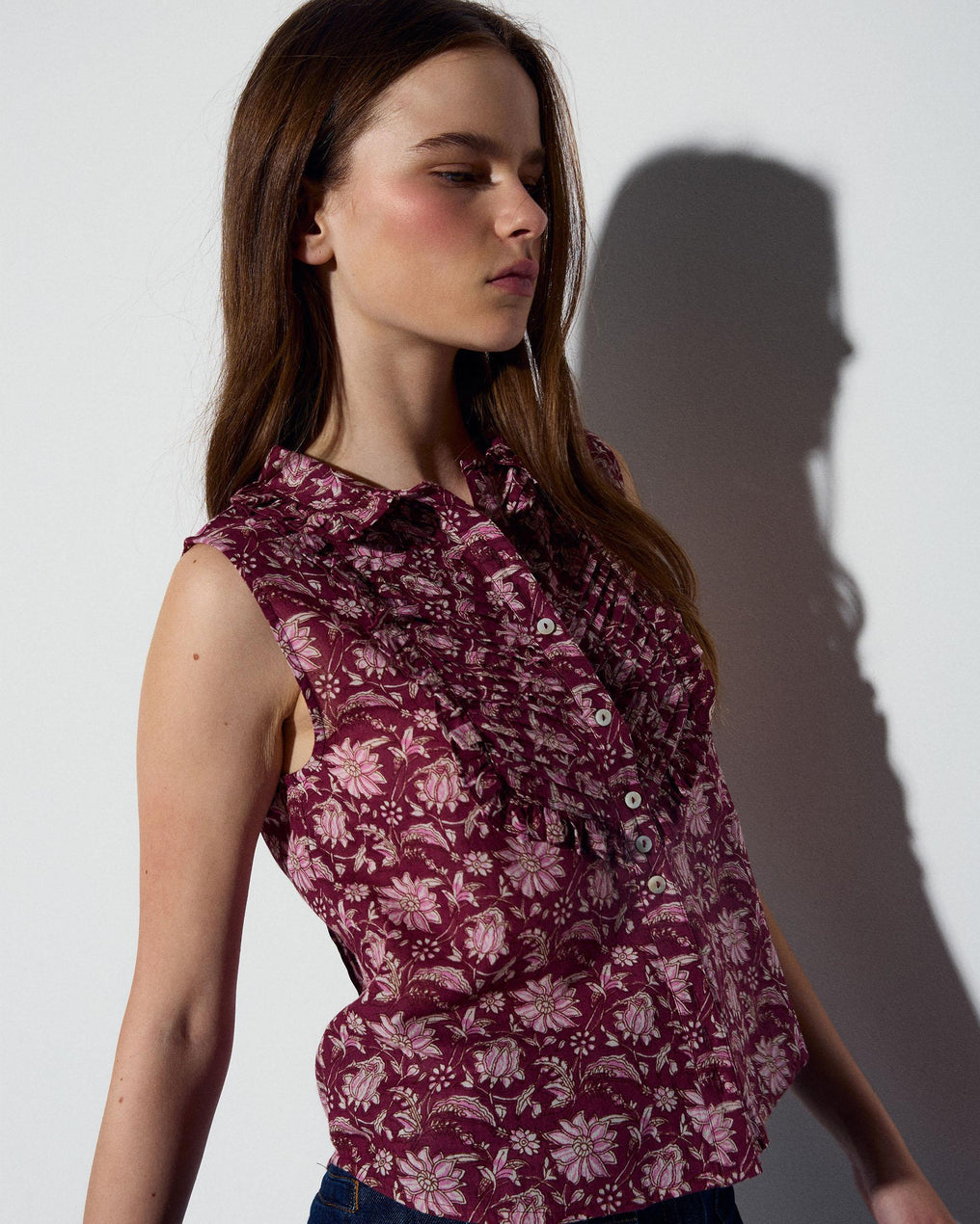 Blouse sans Manches Plastron Imprimé Floral Grenat