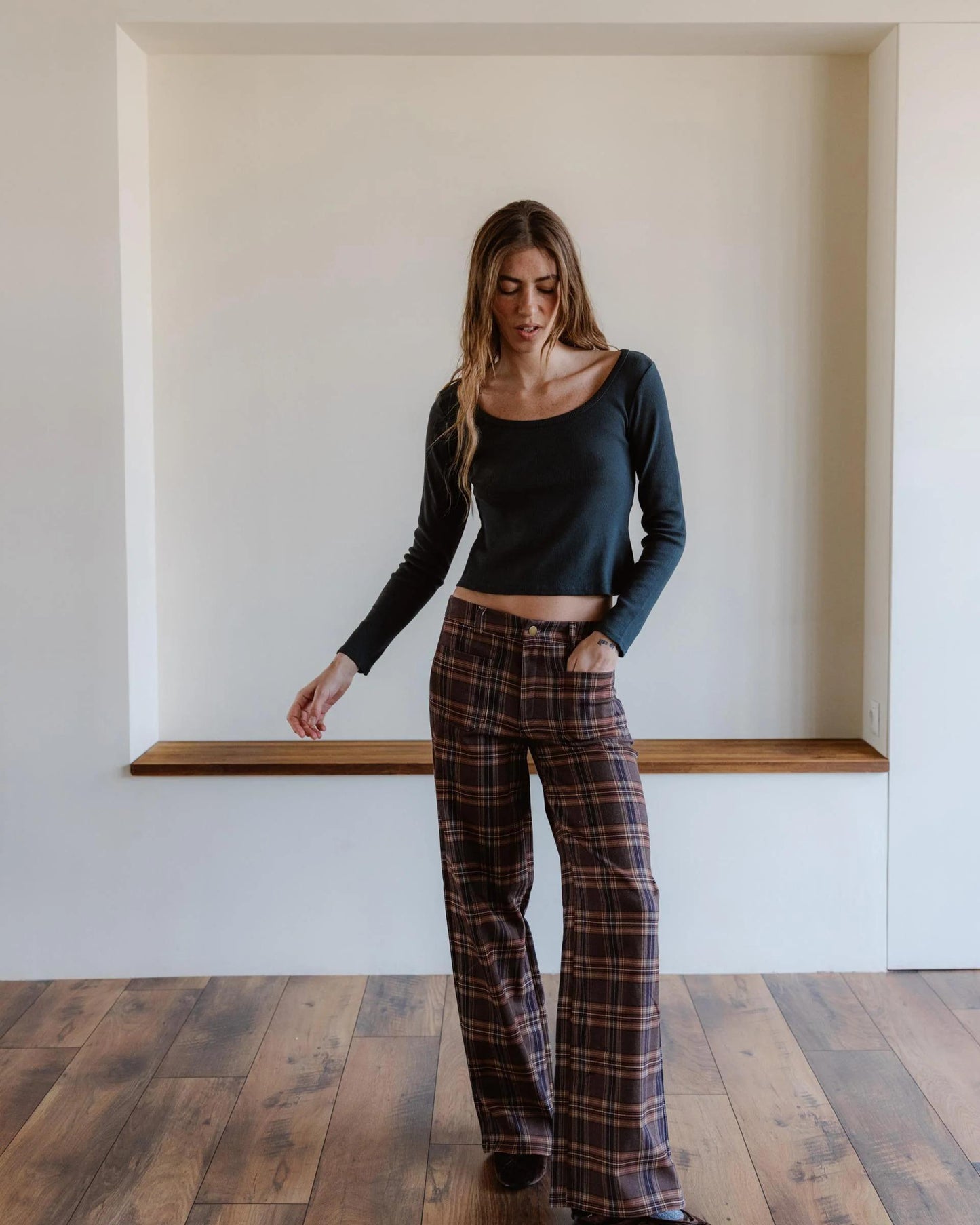 Calça xadrez com bolsos aplicados, castanho