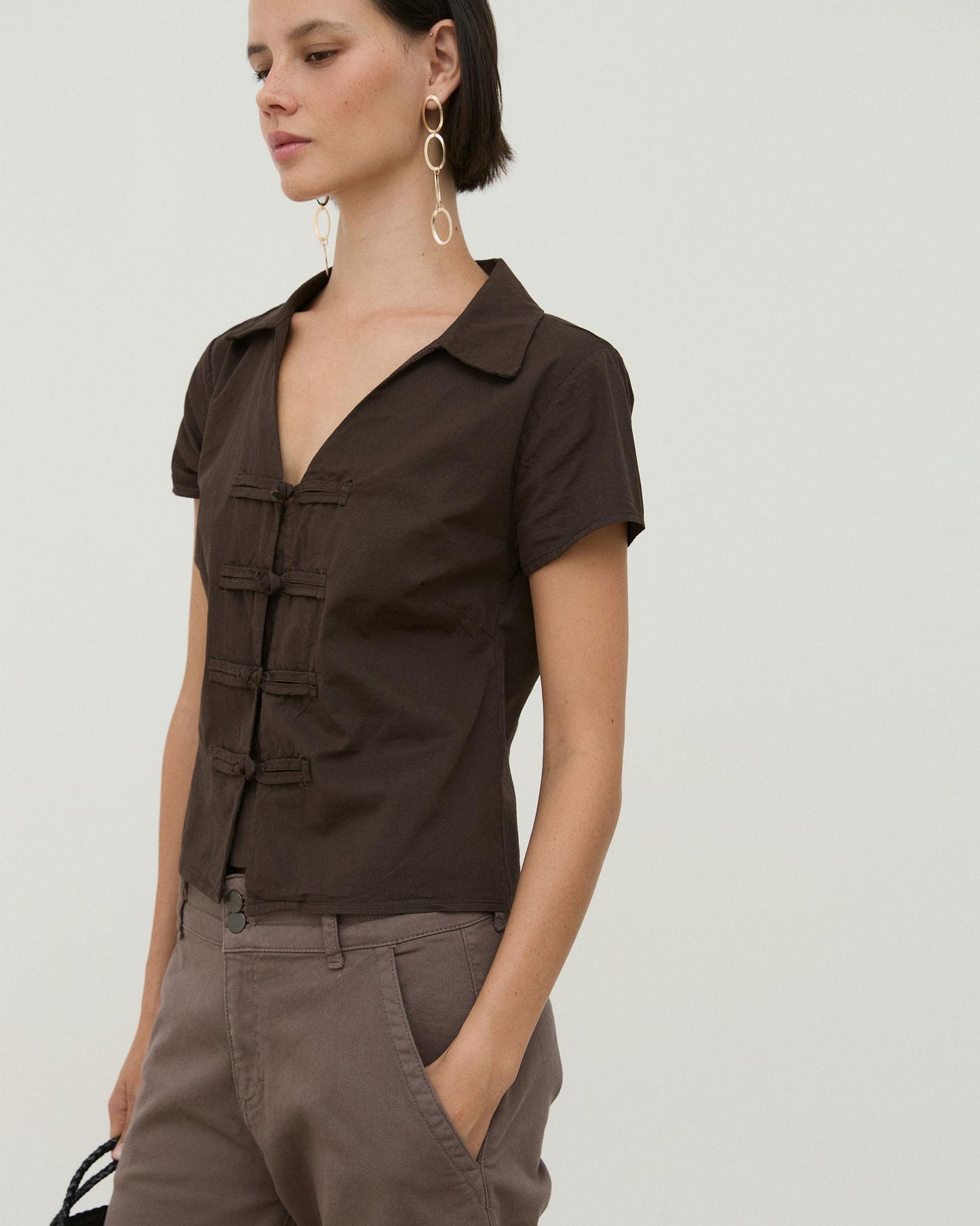 Camisa Manga Corta Alamares Marrón
