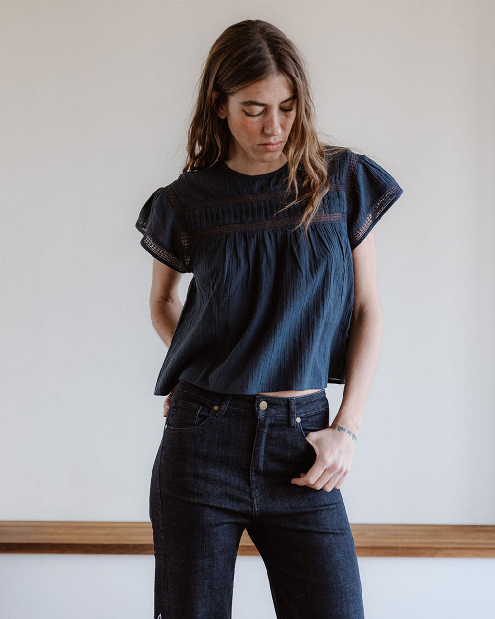 Blusa Manga Corta Puntillas Delantero Antracita