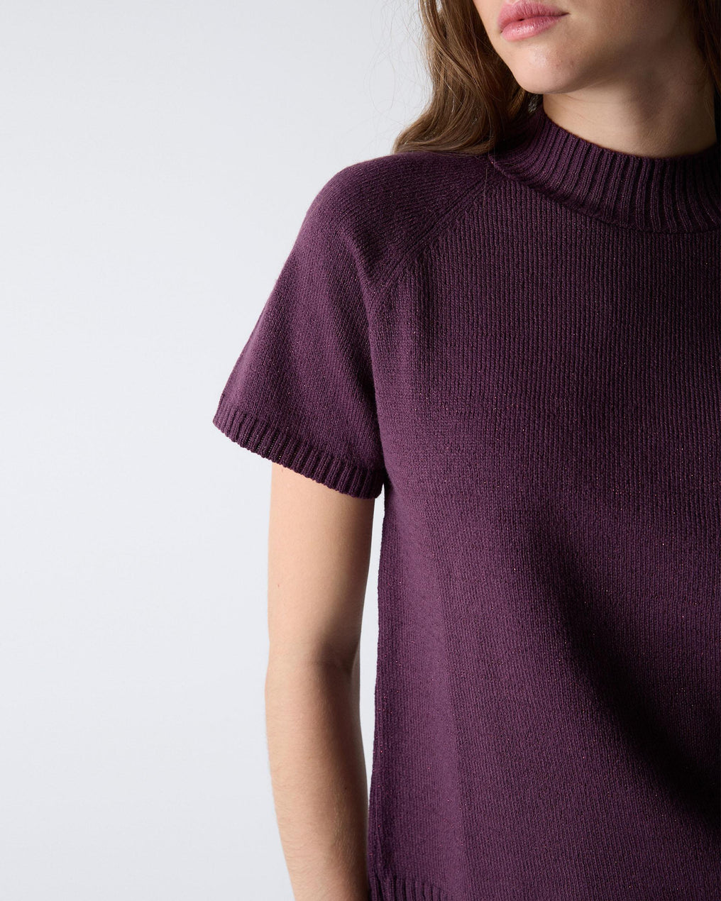 Blusa de malha roxa de manga curta