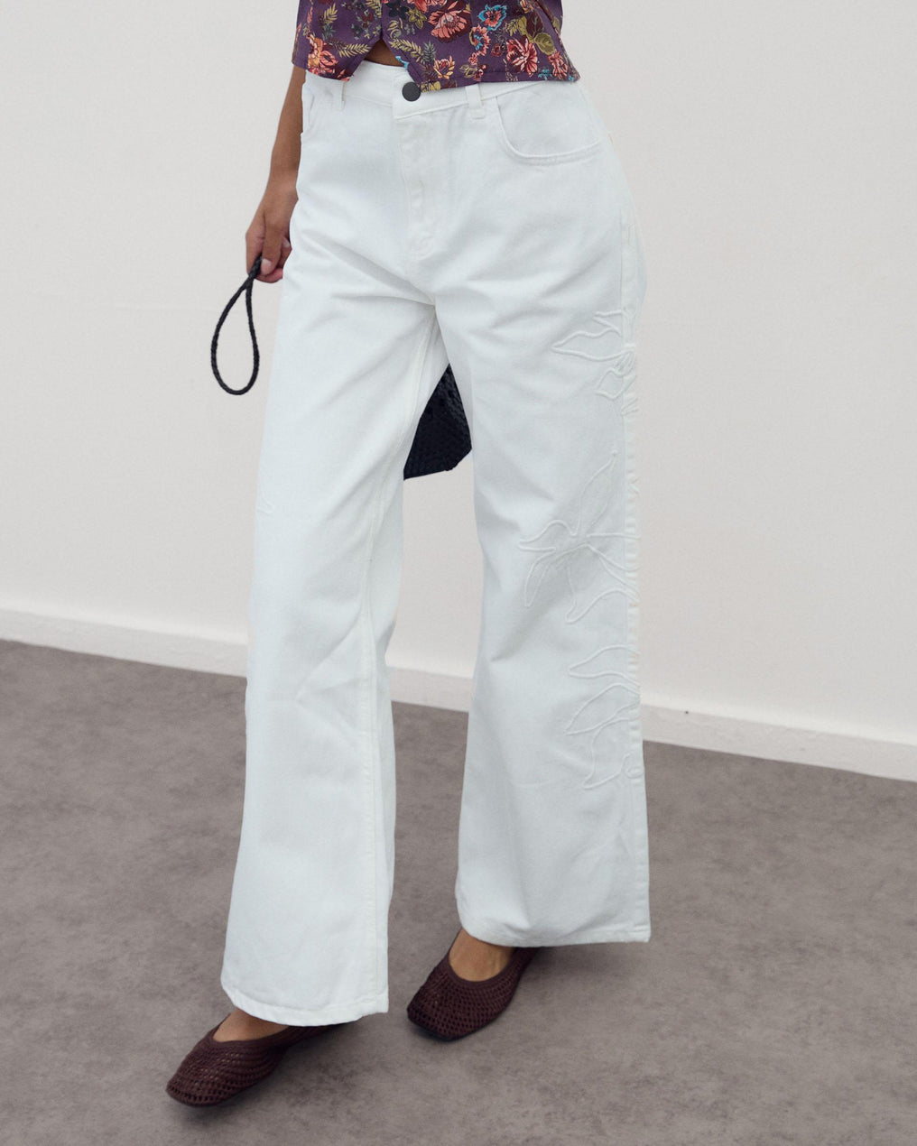 Jeans Bordados Silueta Flor Blanco