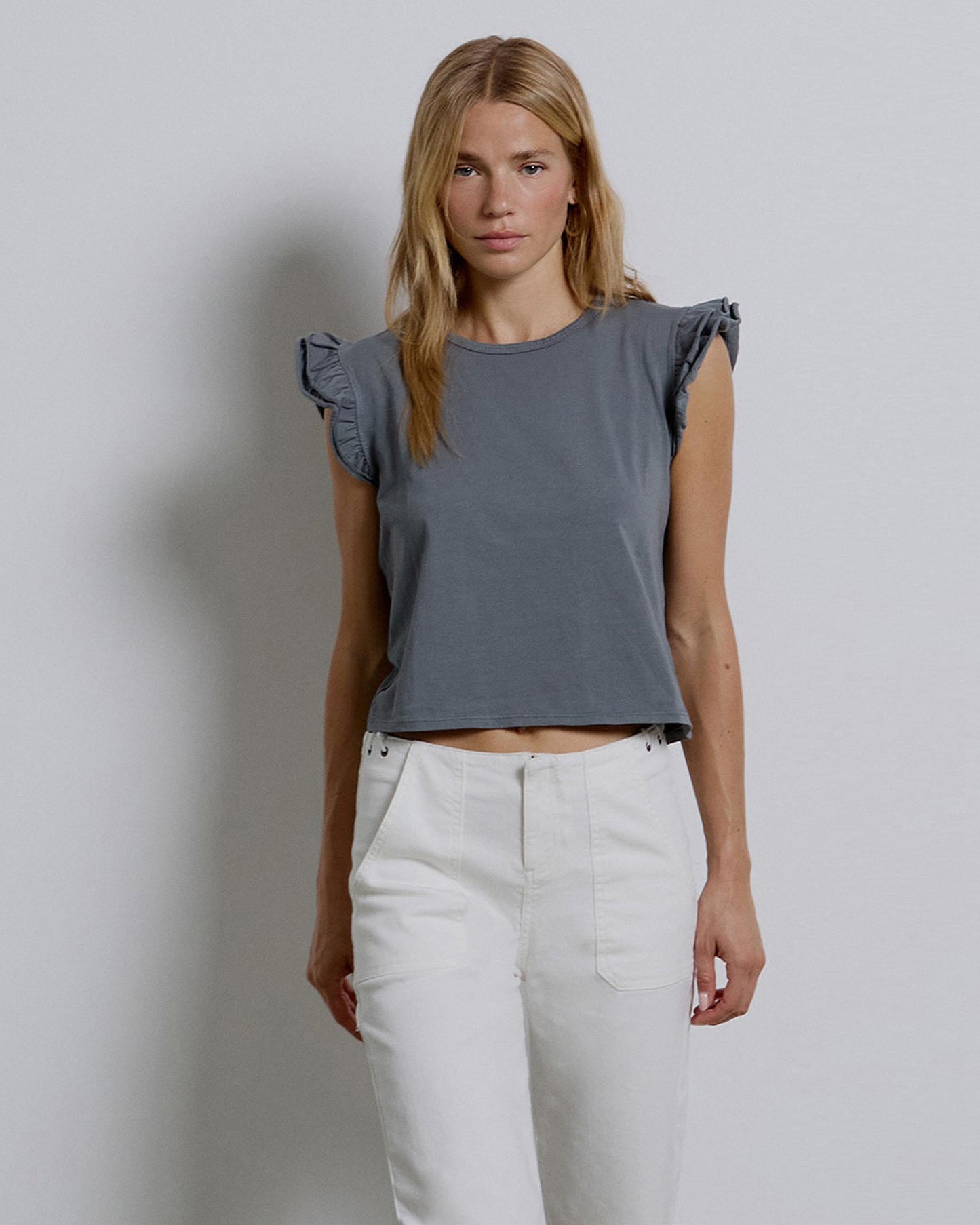 Camiseta Antracite com mangas franzidas