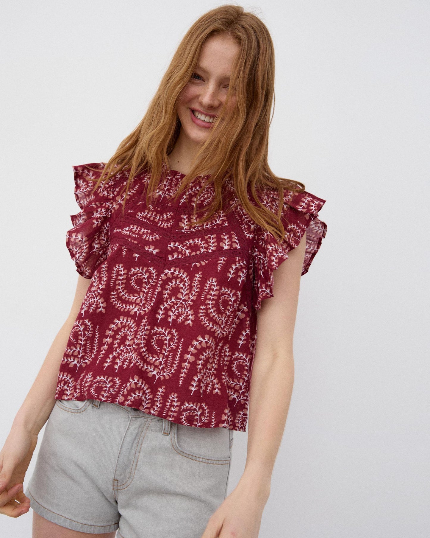 Blusa Manga Curta Folhos Rendas Estampada Grená