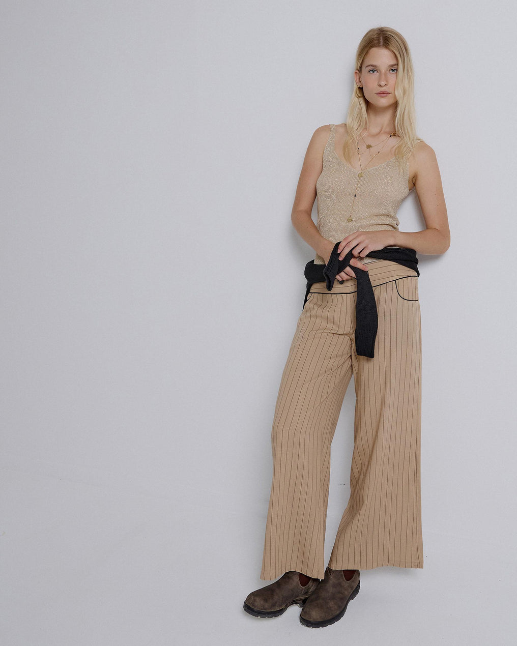 Top com alças de lurex dourado