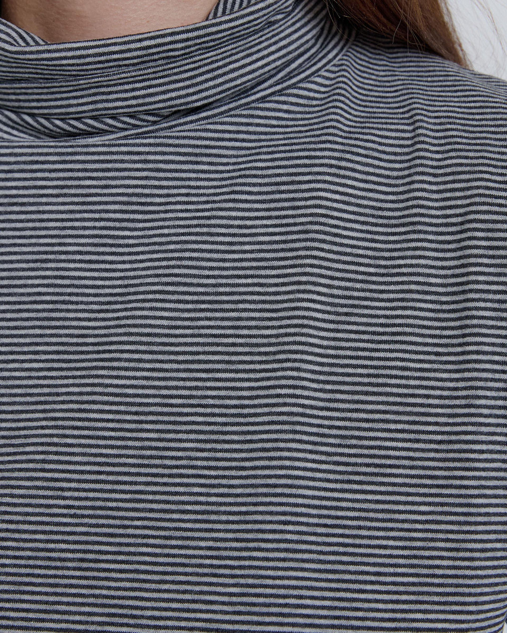 Camiseta Cuello Alto Rayas Gris