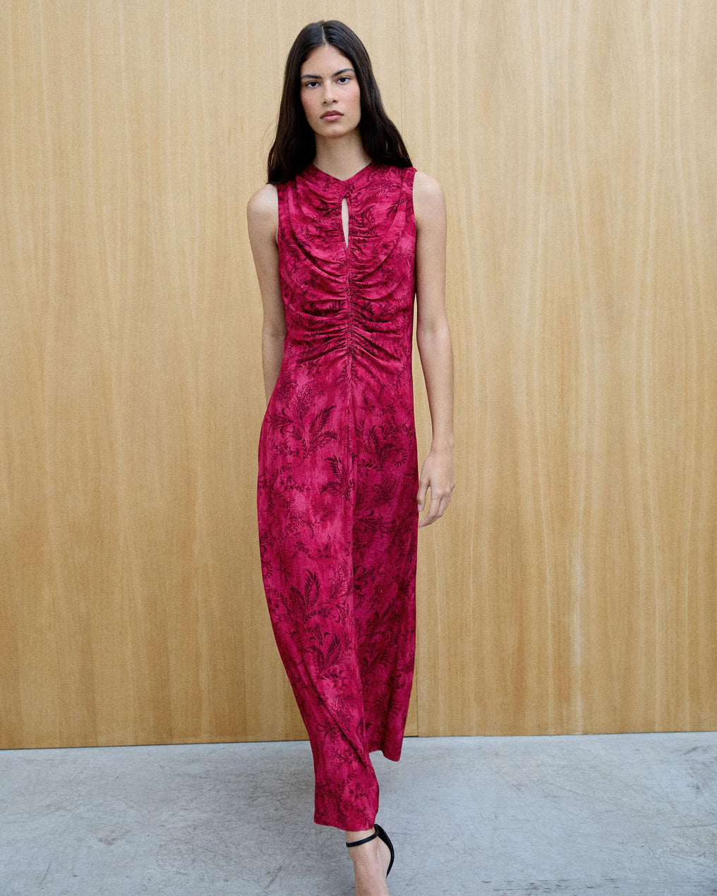 Vestido Fruncido Delantero Estampado Fucsia