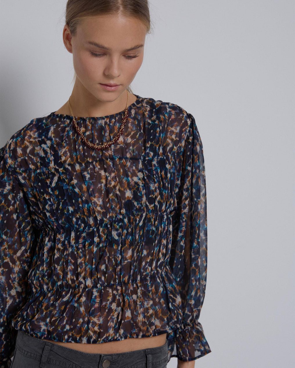 Blusa Gomas Estampada Azul Oscuro