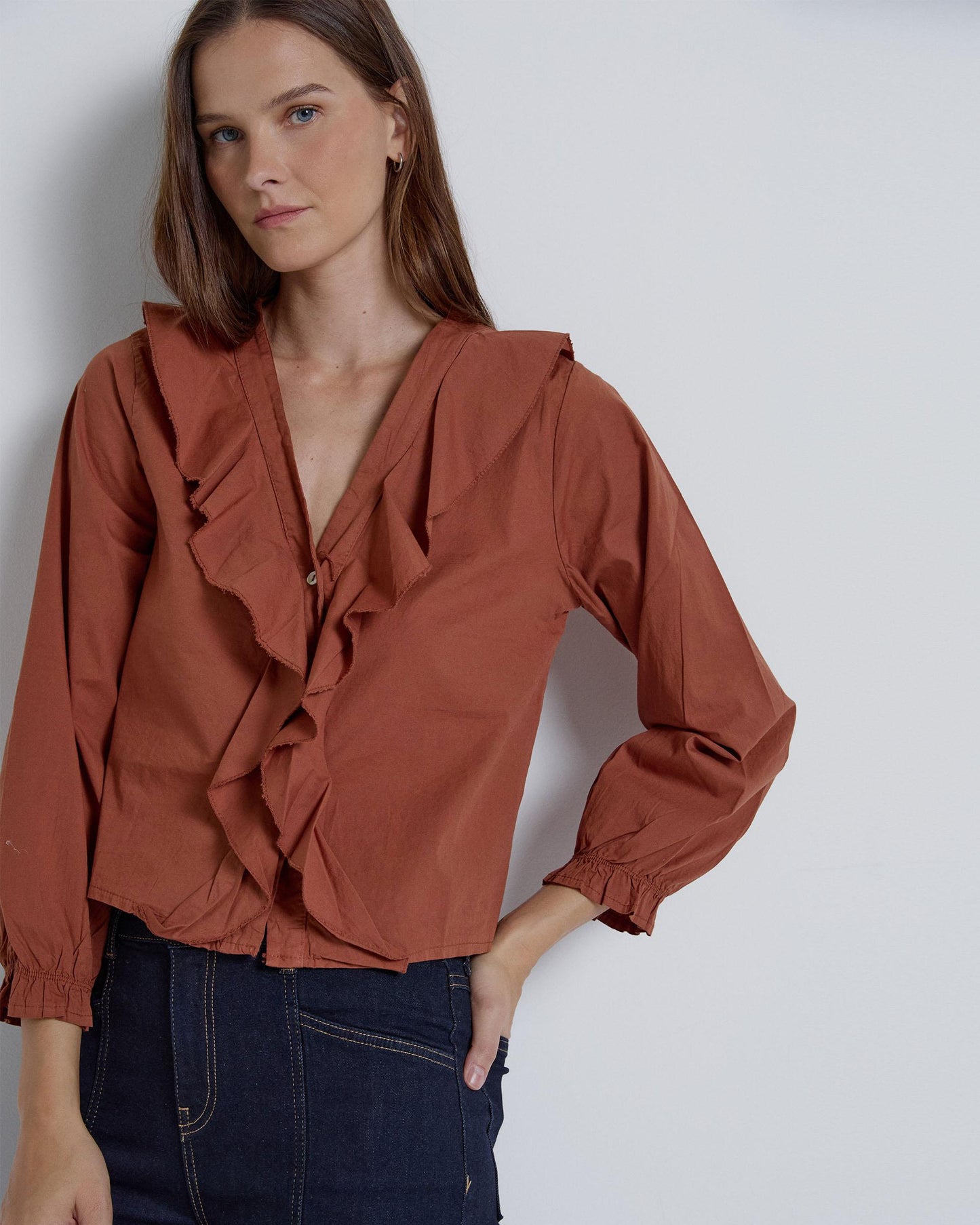 Blusa Cuello V Volantes Teja