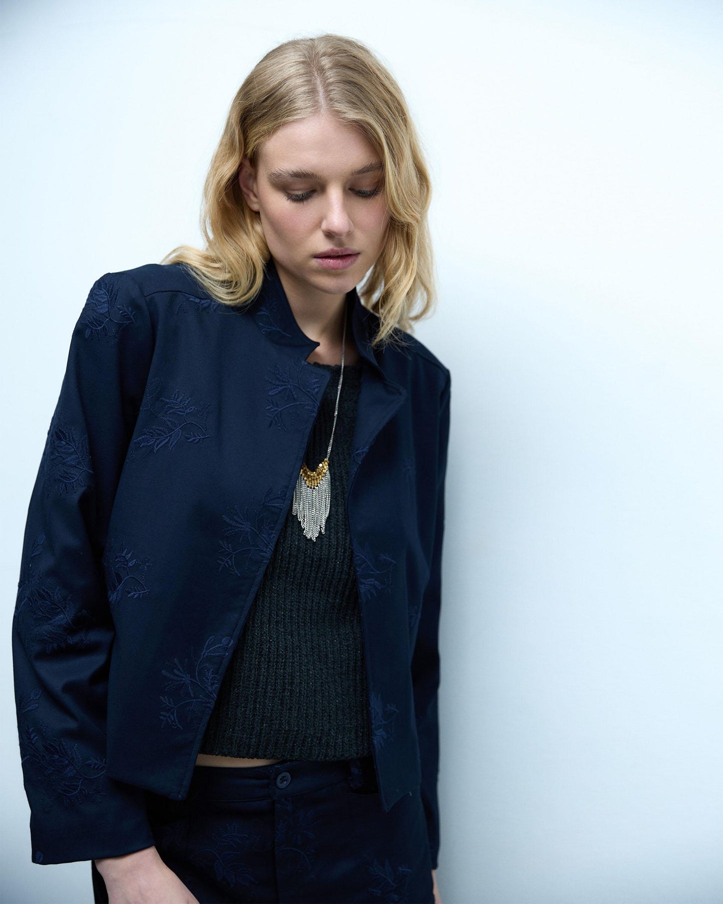 Chaqueta Bordados Florales Azul Oscuro