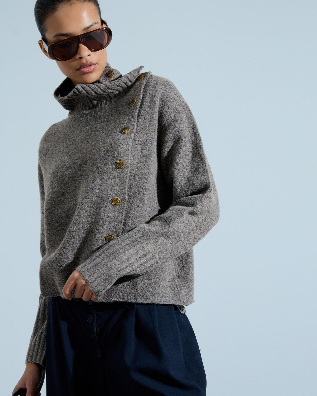 Jersey Cuello Alto Botones Taupe