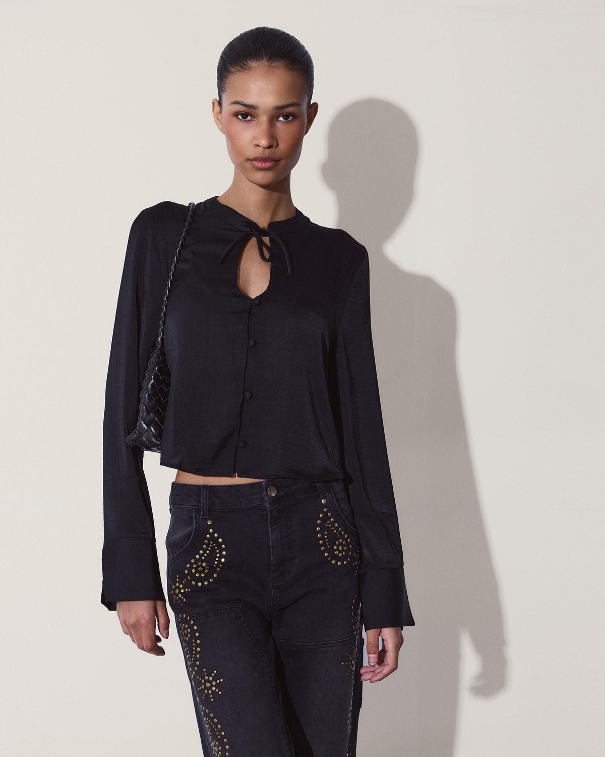 Blusa Satinada Abertura Negro