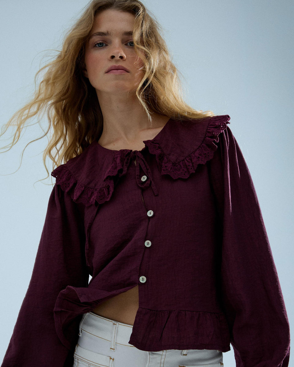 Blusa Cuello Babero Puntilla Granate