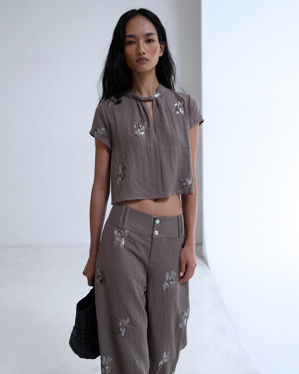 Top Taupe à Sequins et Ouverture