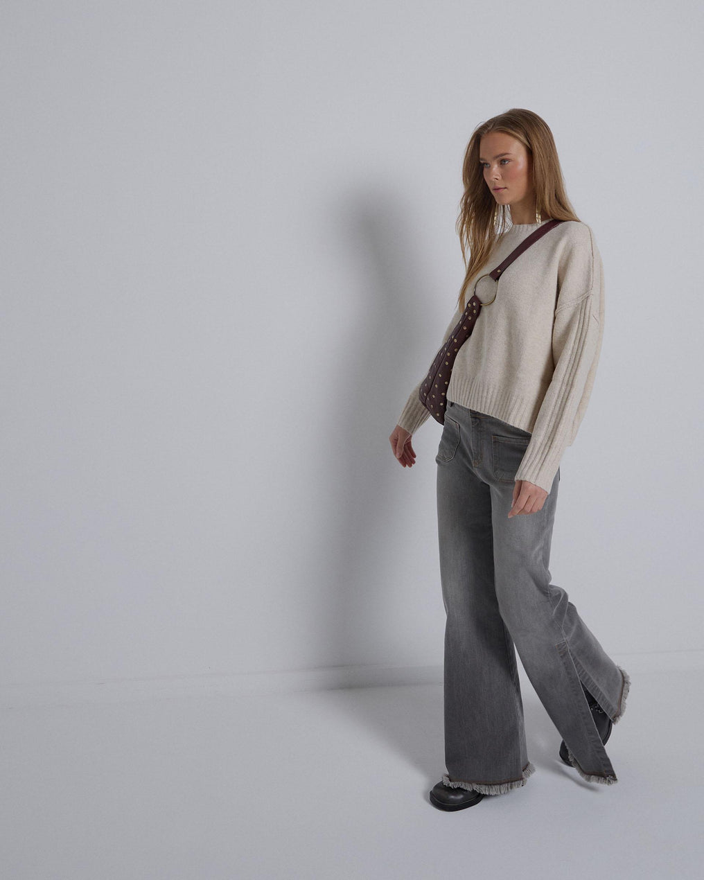 Gray Bell-bottom Jeans with Slits