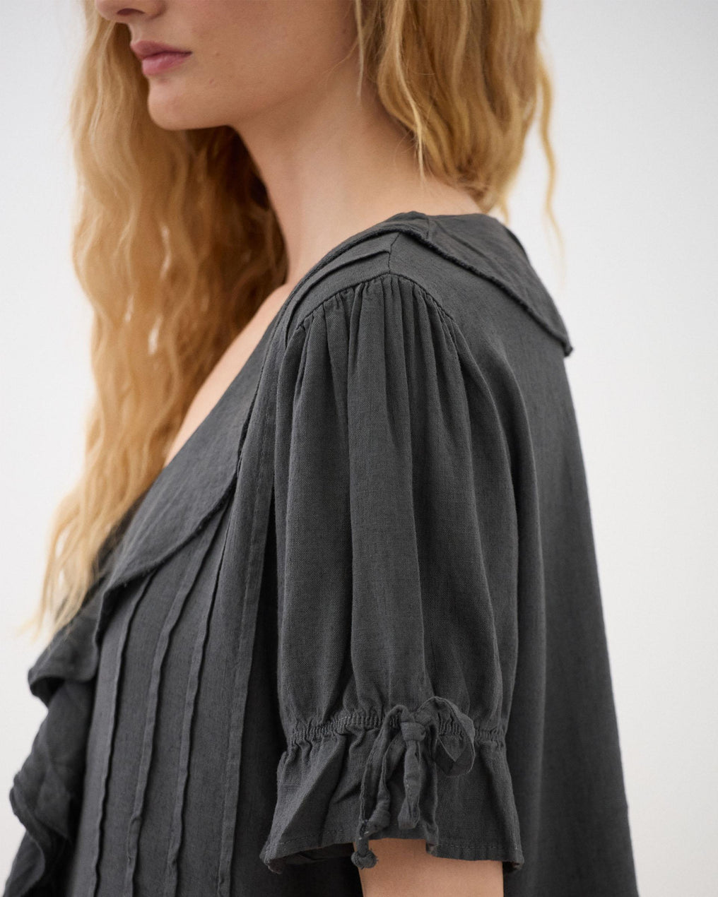 Gathered Ruffle Blouse with Linen in Anthracite