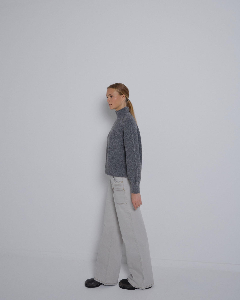 Contrast Stitching Jeans in Grey