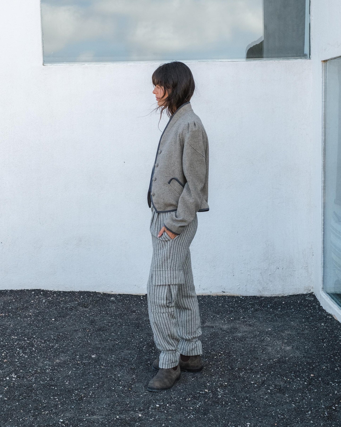 Casaco bomber com acabamento contrastante em lã cinza mesclada