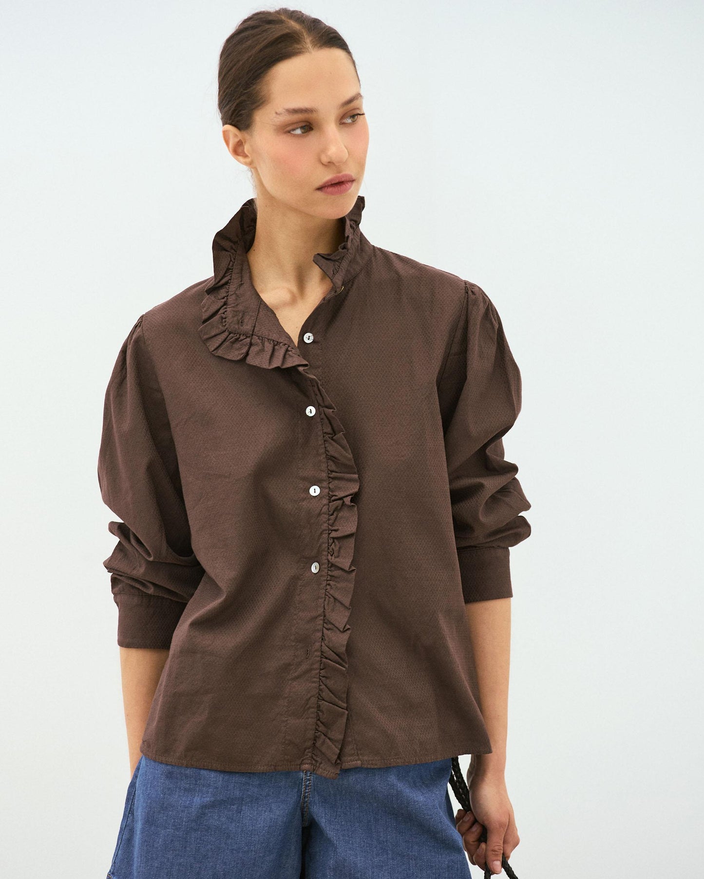 Blouse Col Montant Boutons Volant Marron