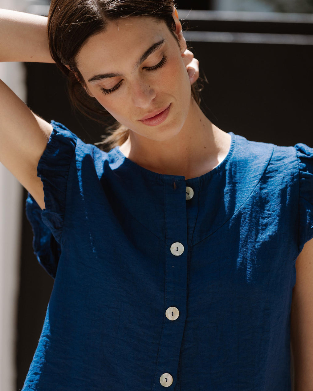 Blusa Sin Mangas Volantes Botones Azul Marino