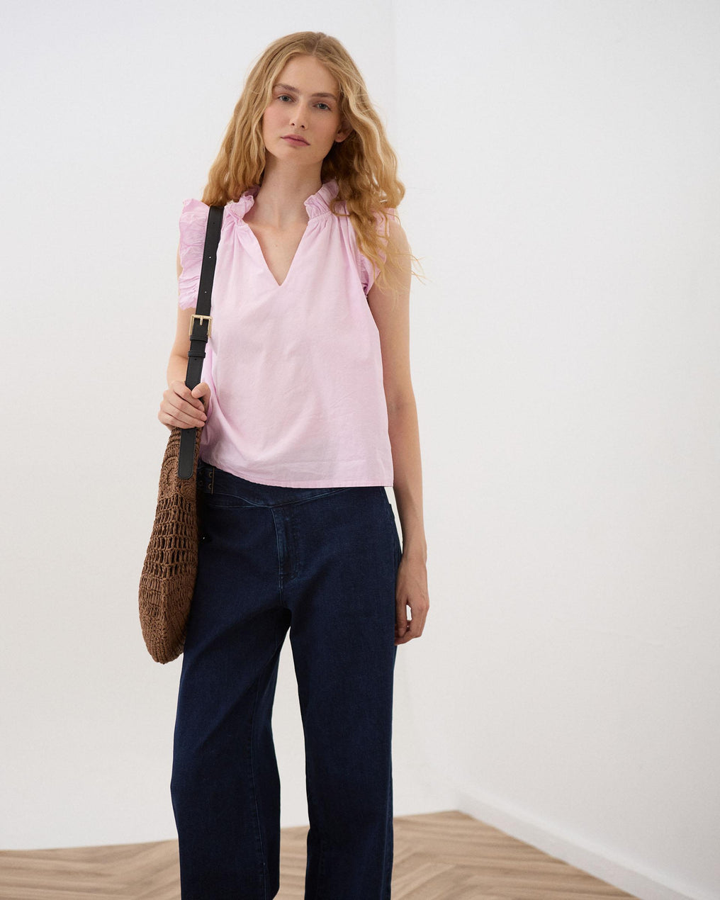 Blusa Sem Mangas Folhos Decote V Rosa-pó