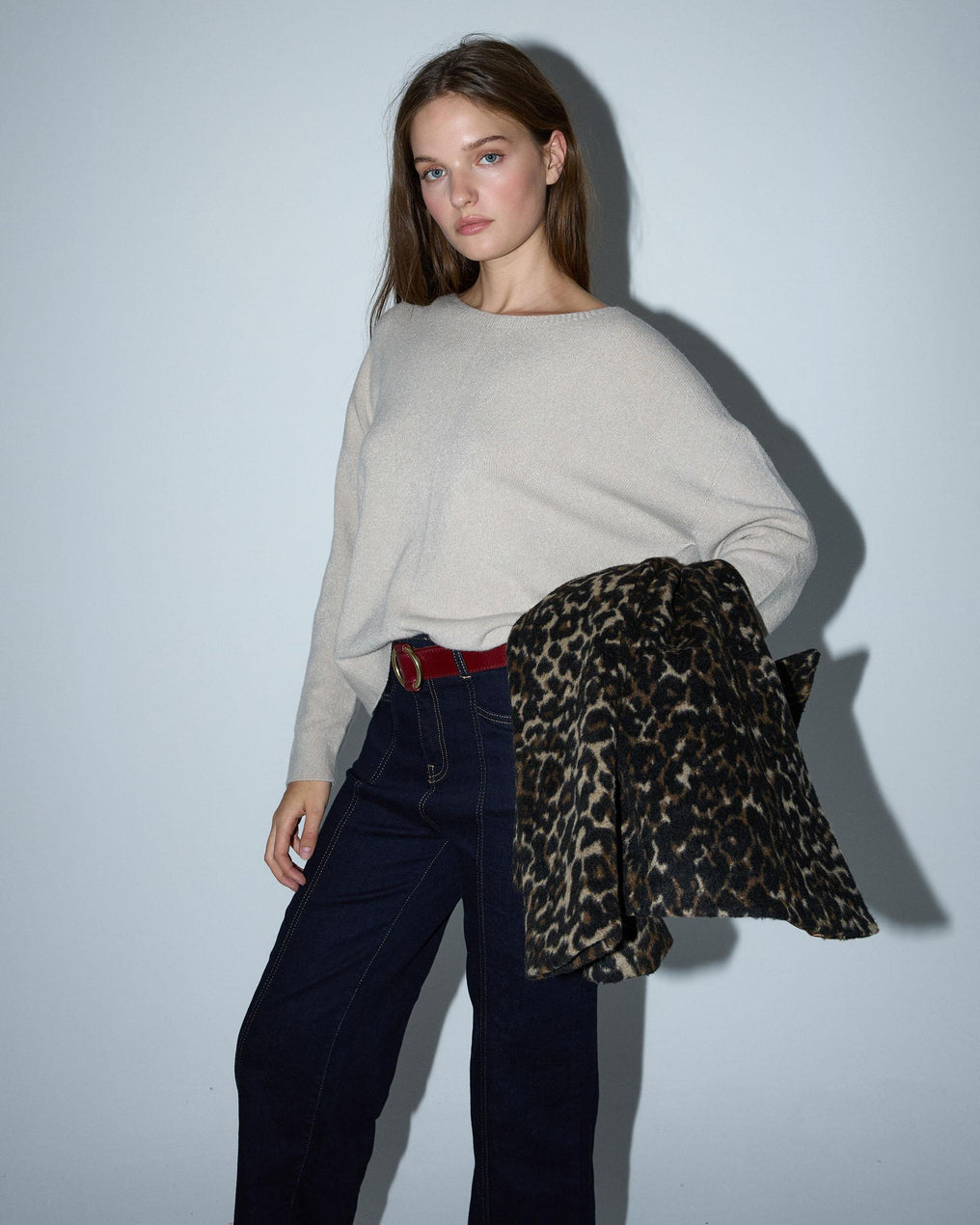 Camisola bege canelada com gola redonda