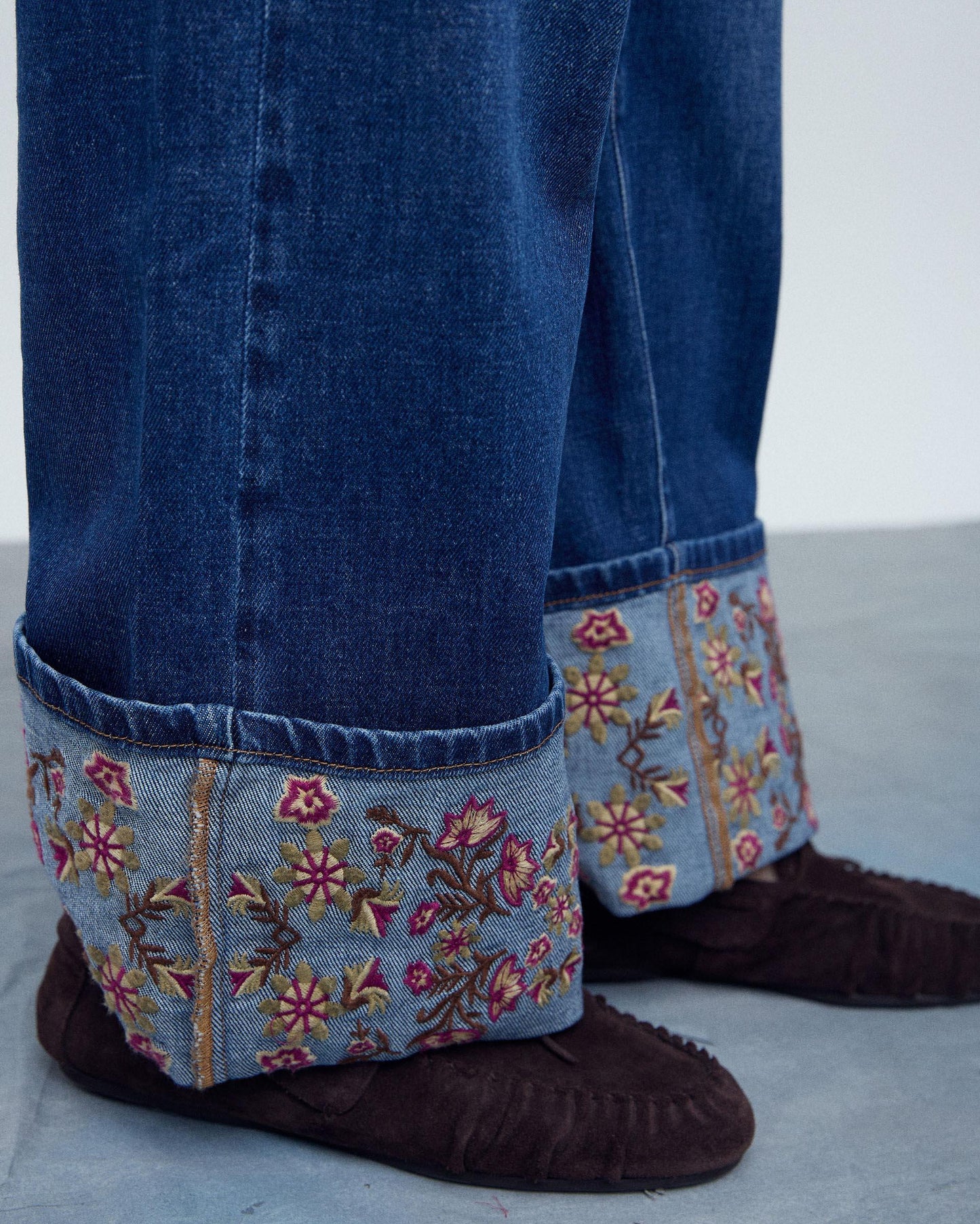 Jeans Bajo Bordados Azul