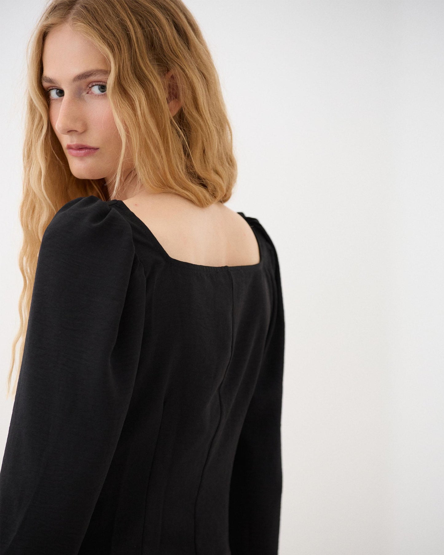 Blusa Decote Quadrado Preta