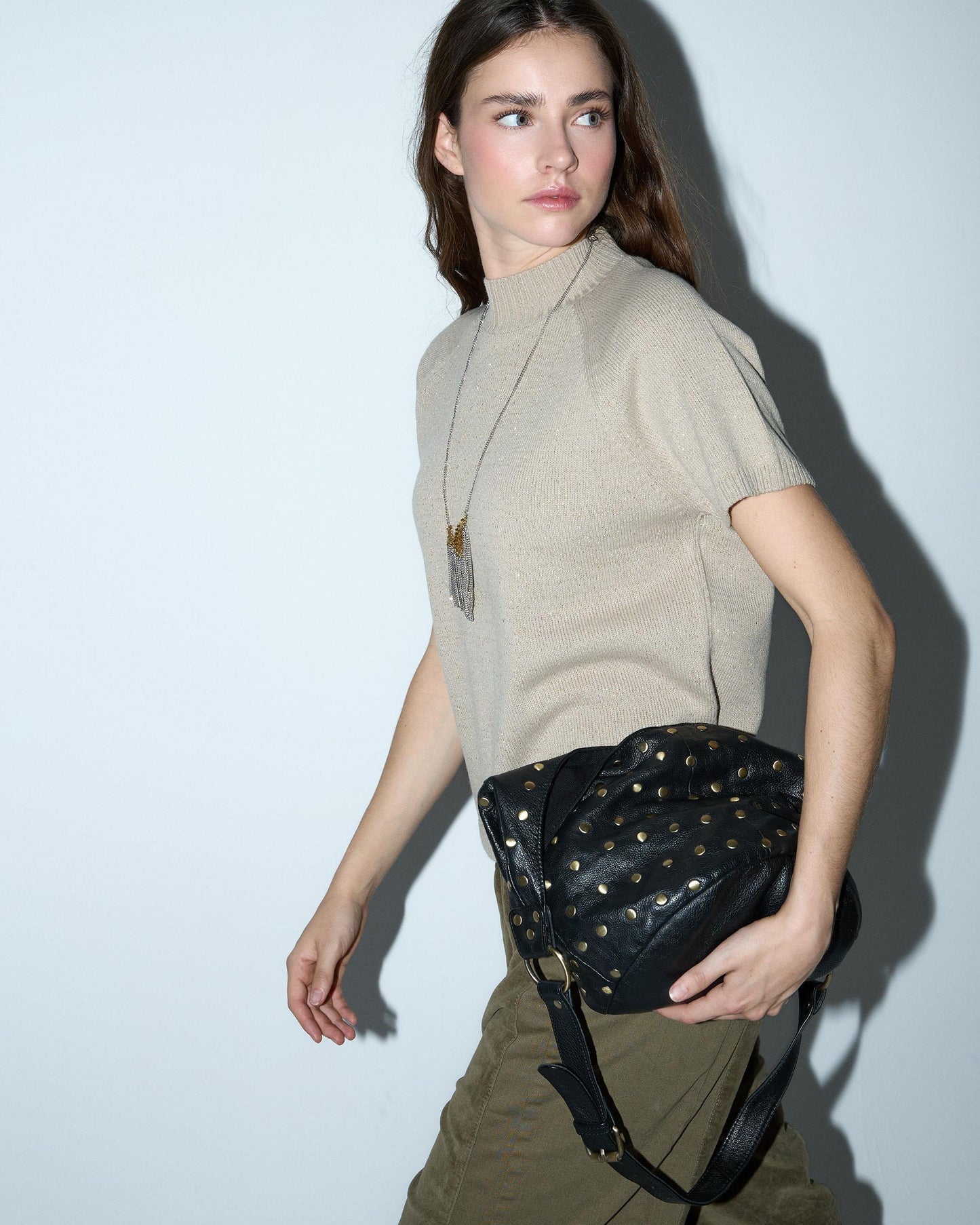 Blusa de malha dourada de manga curta