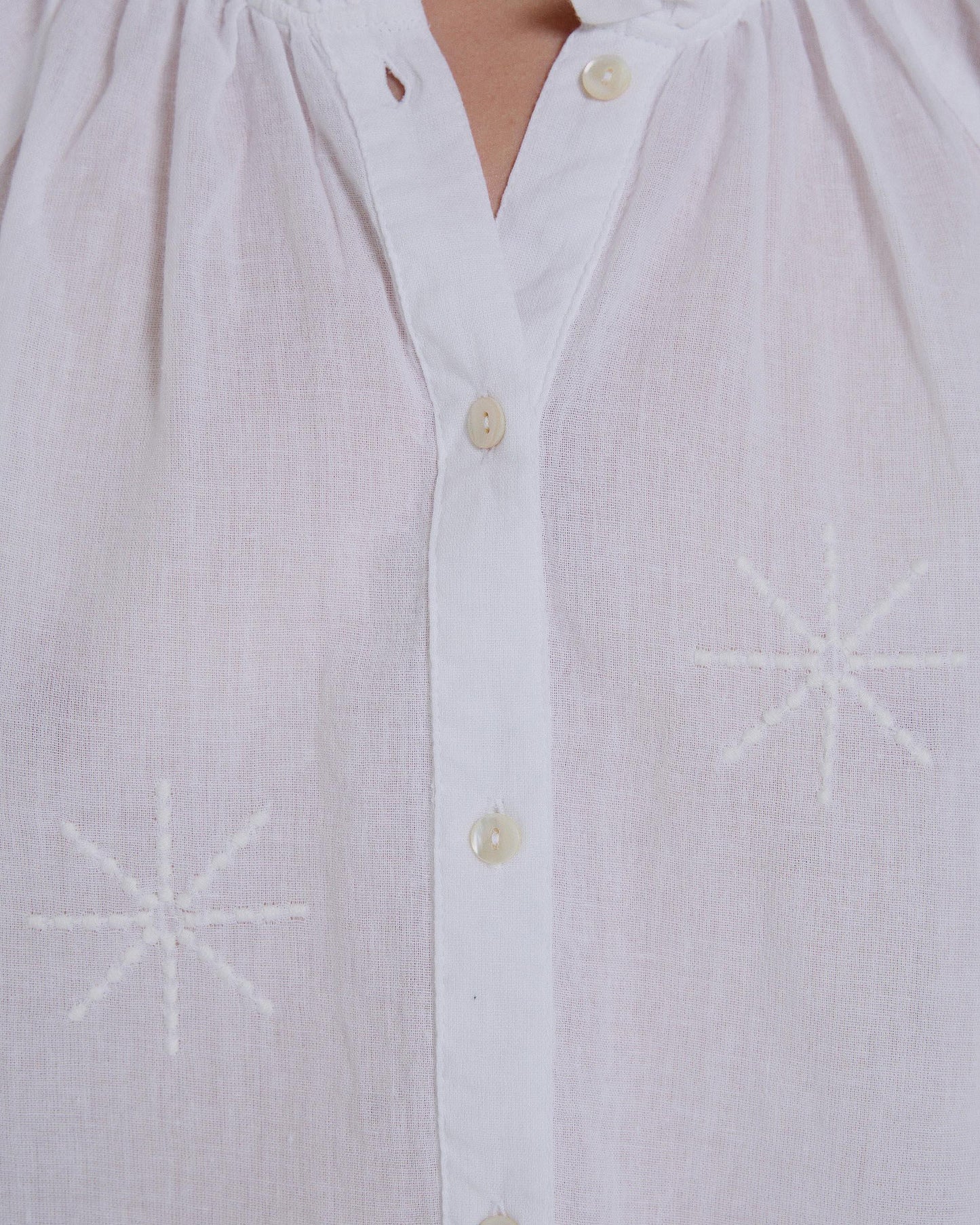 Blusa Branca Bordada Sol