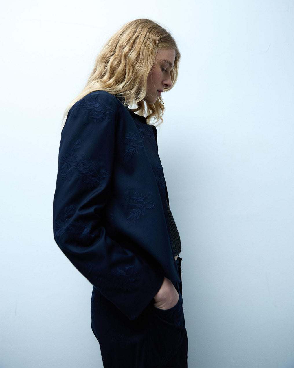 Chaqueta Bordados Florales Azul Oscuro