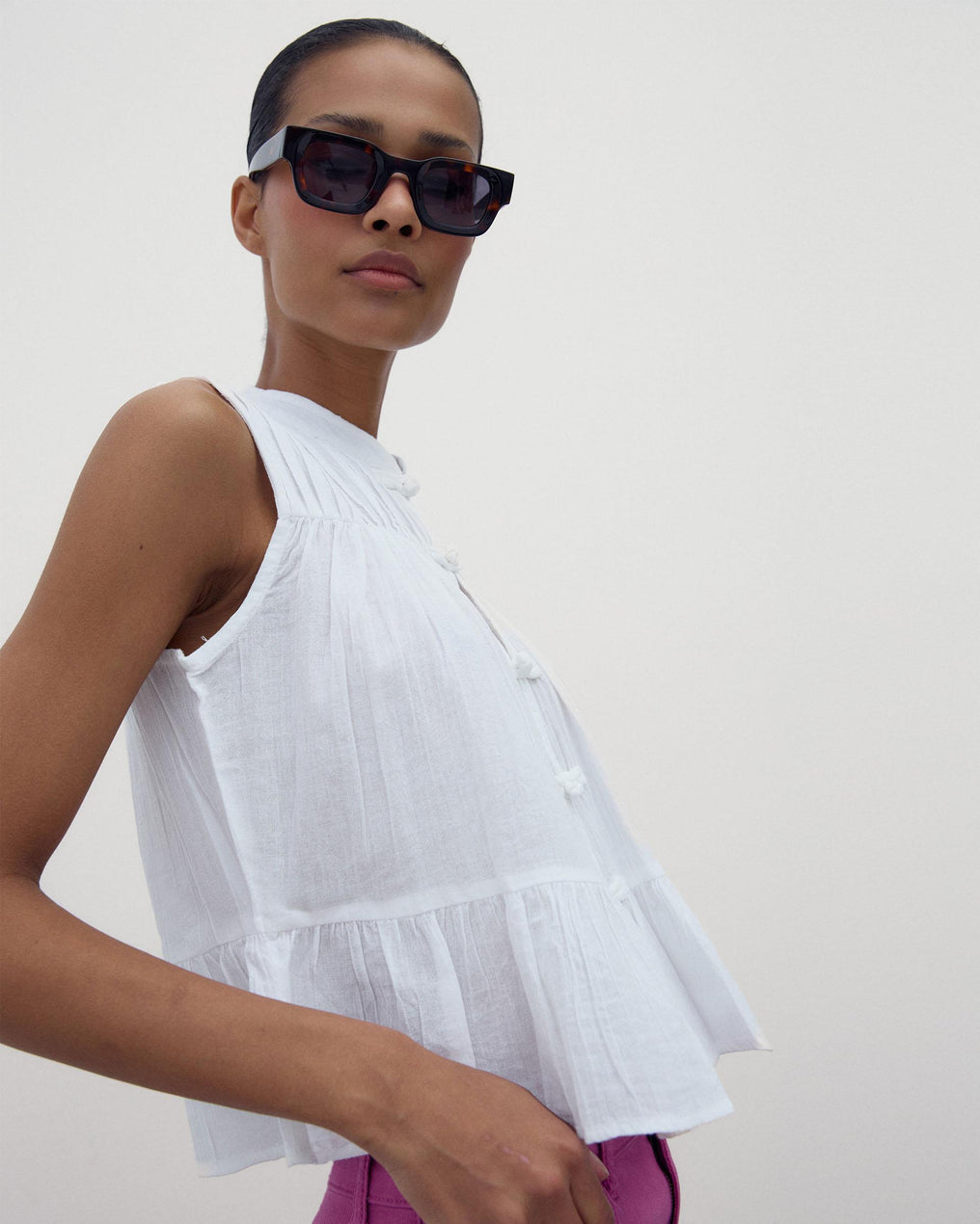 Sleeveless Frogging Blouse White
