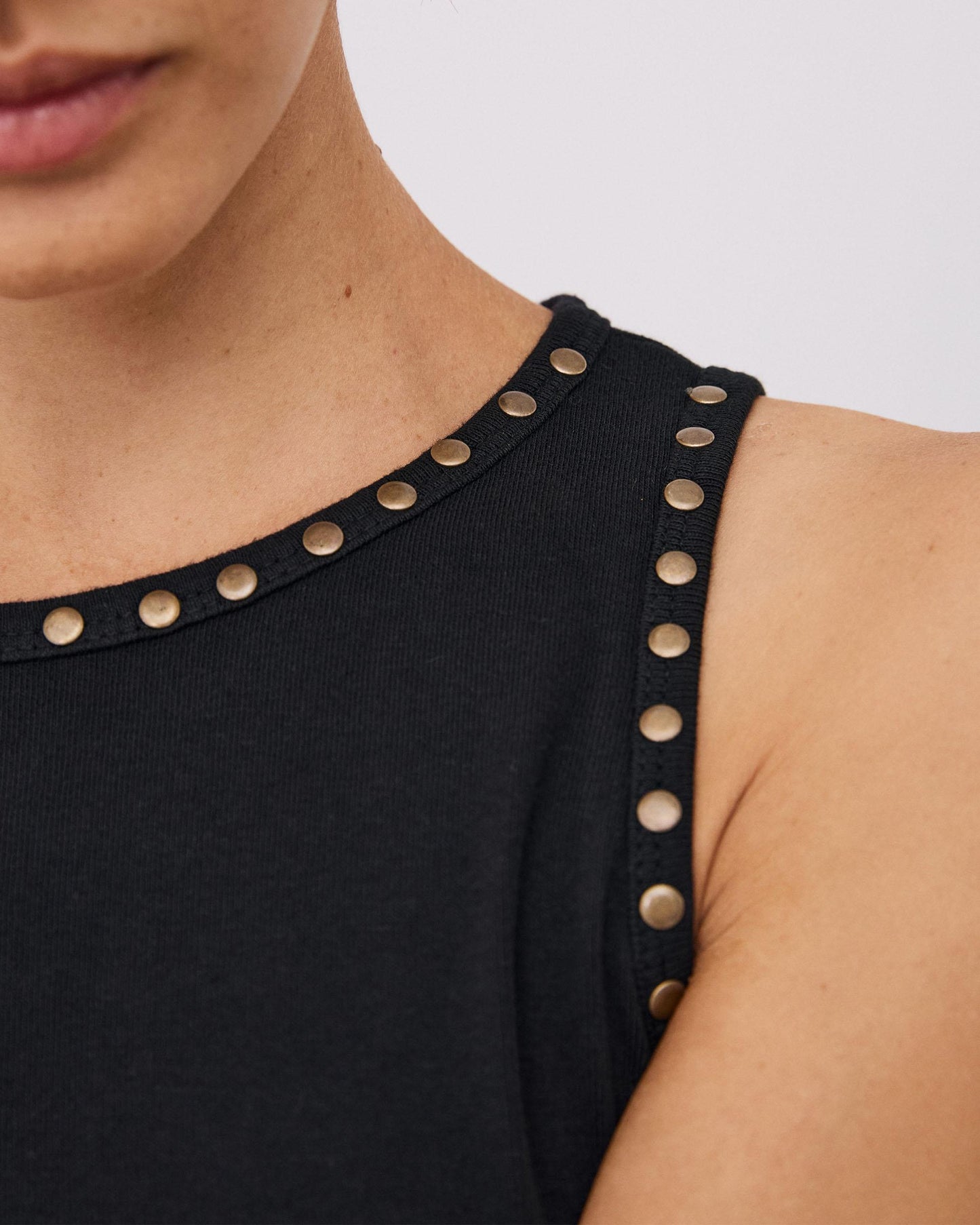 Camiseta Tank Tachuelas Negro