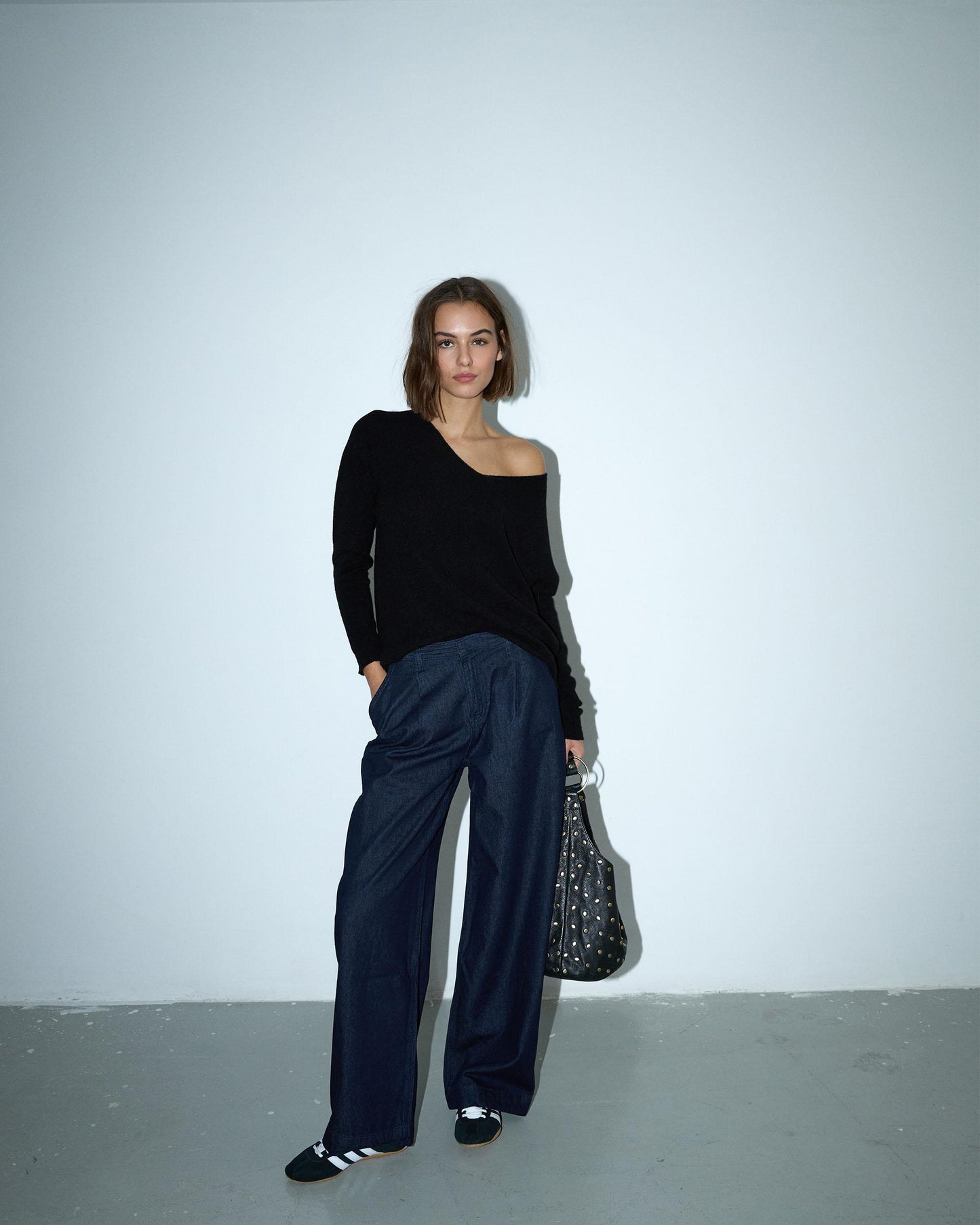 Calça de ganga azul escura de perna larga