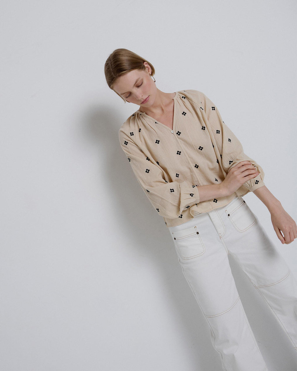 Blusa Bordados Flores Crudo