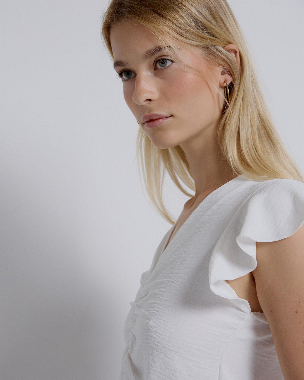 Blusa branca franzida manga curta