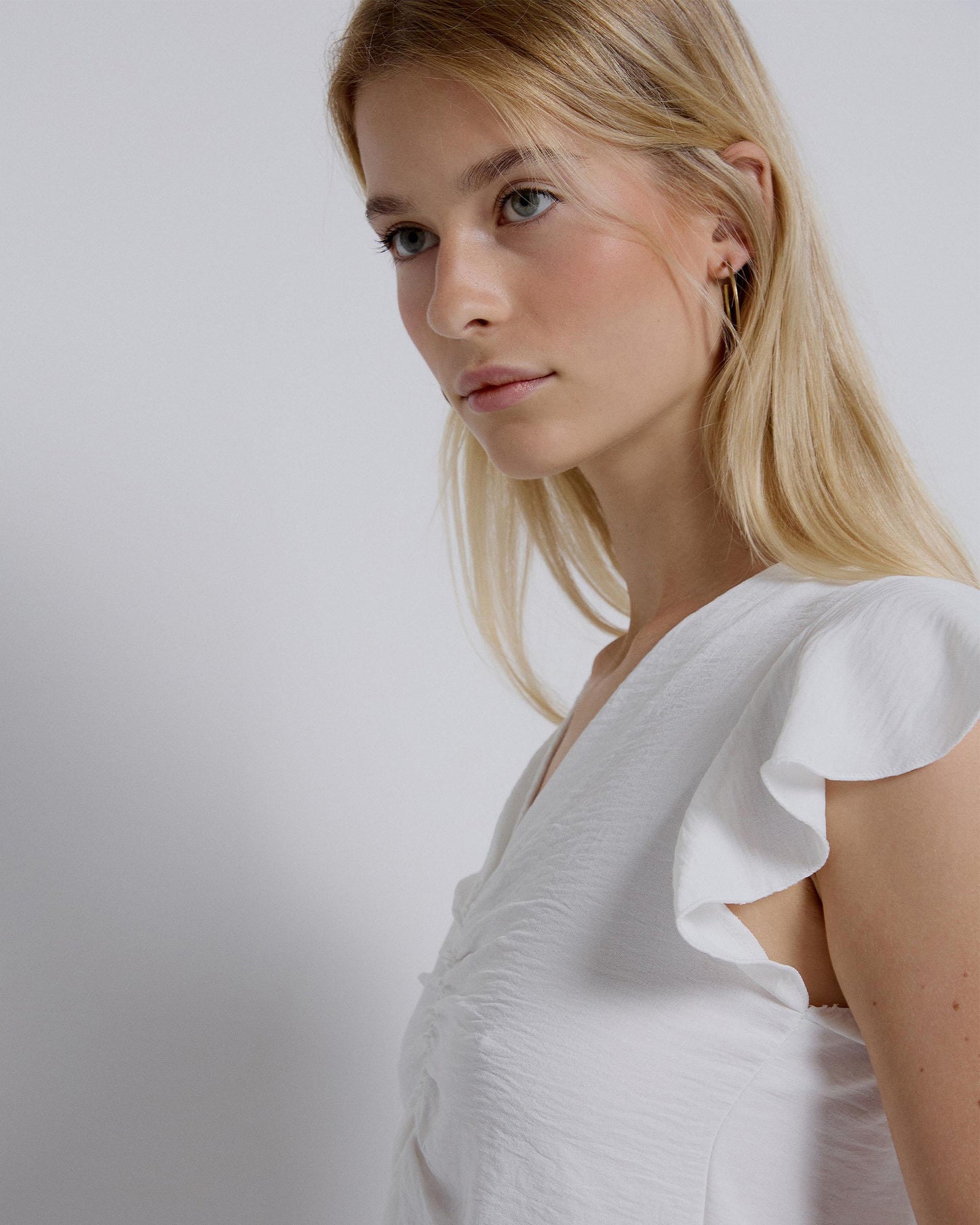 Blusa branca franzida manga curta