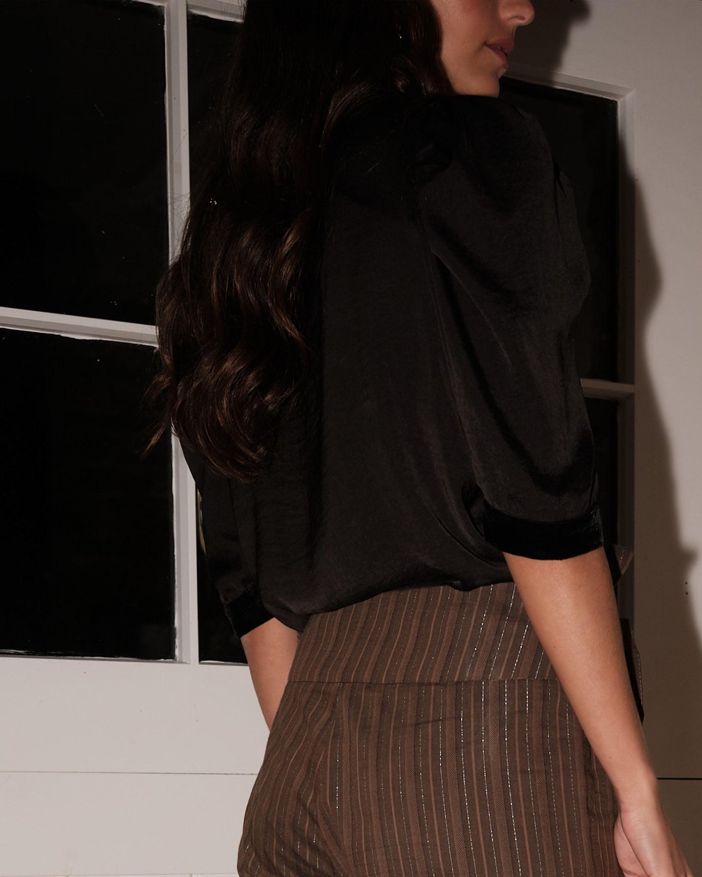 Blusa japonesa com detalhes em veludo preto