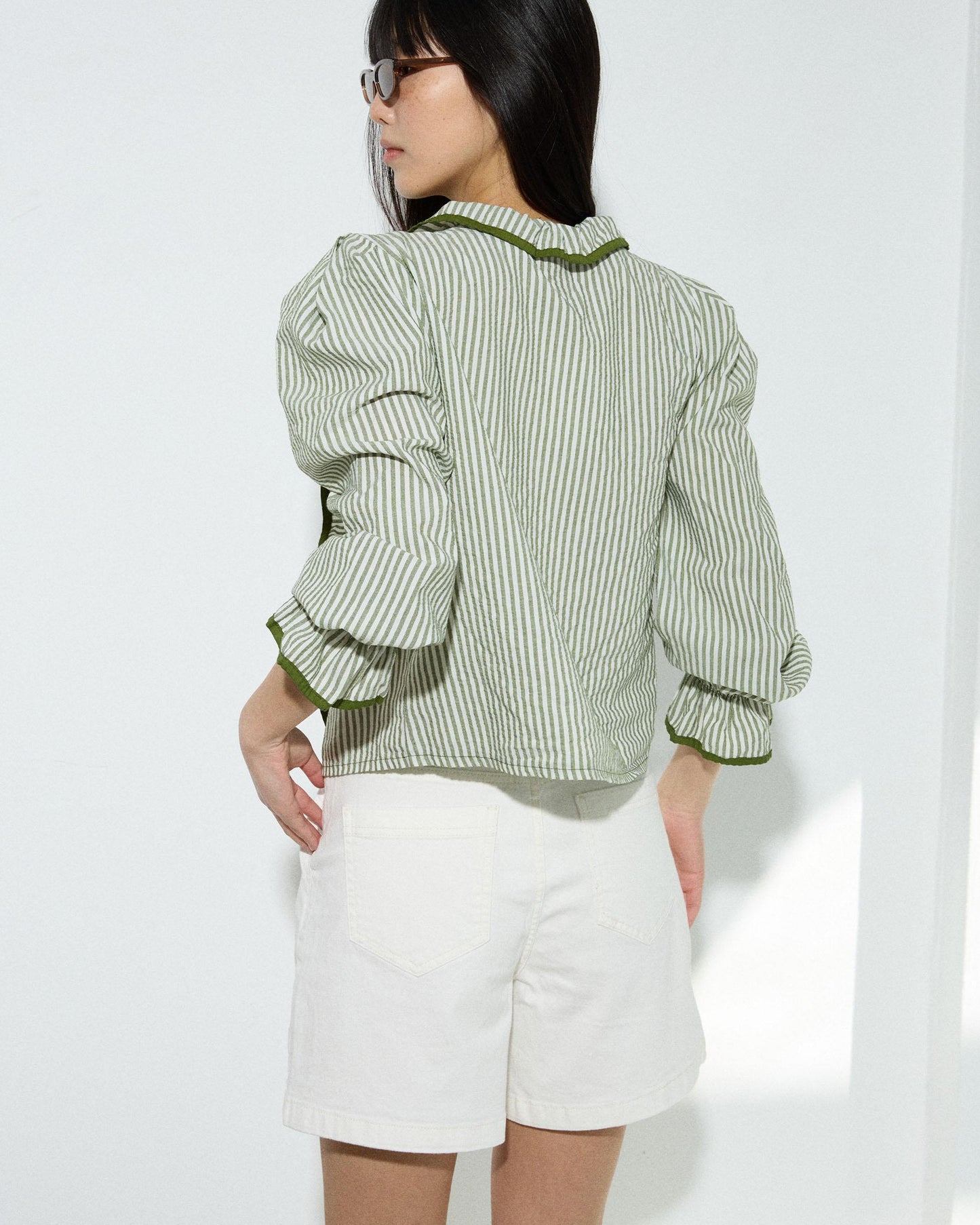 Camisa Volante Lateral Ribete Verde