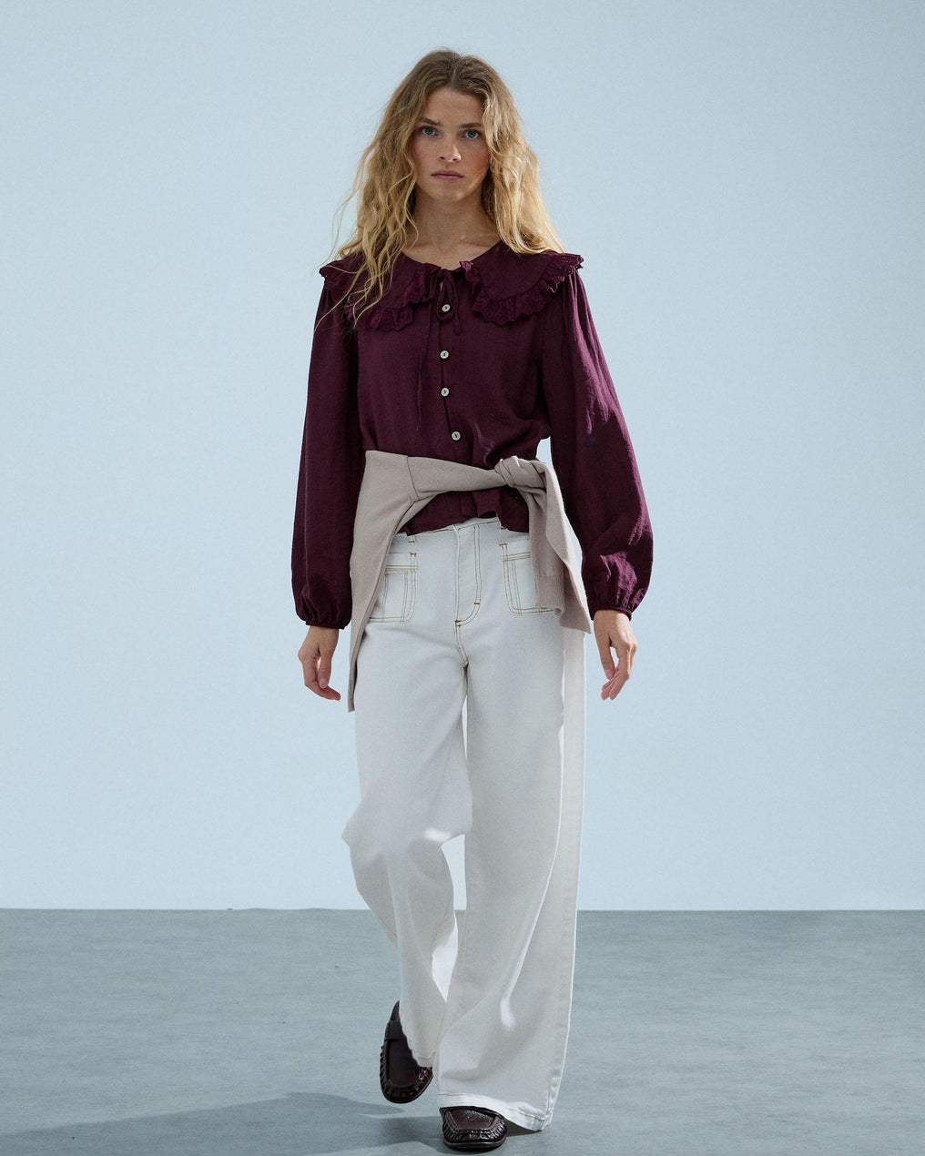 Blusa Cuello Babero Puntilla Granate