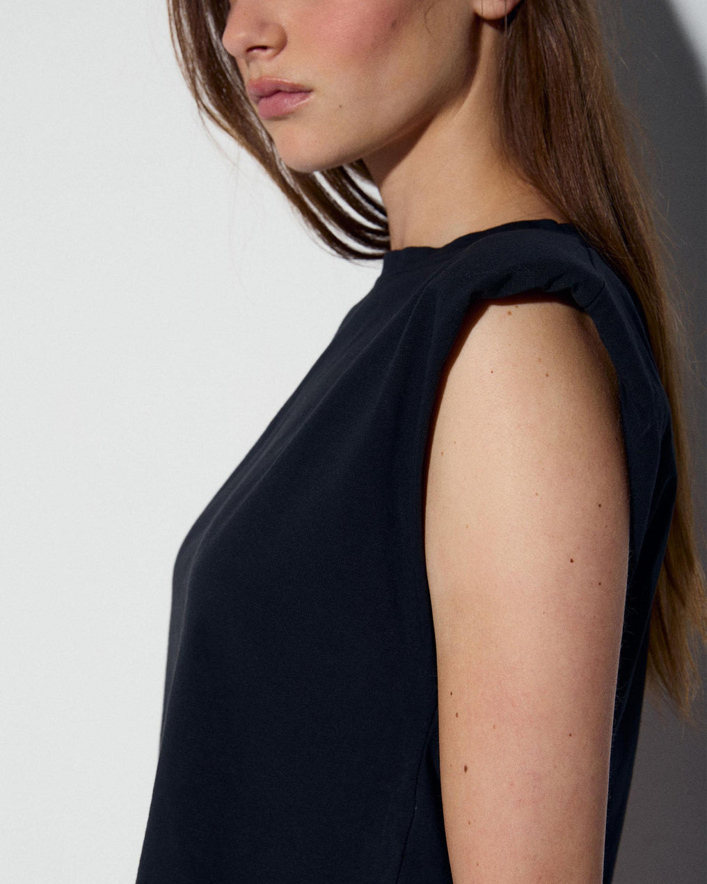 Camiseta Sin Mangas Hombreras Negro