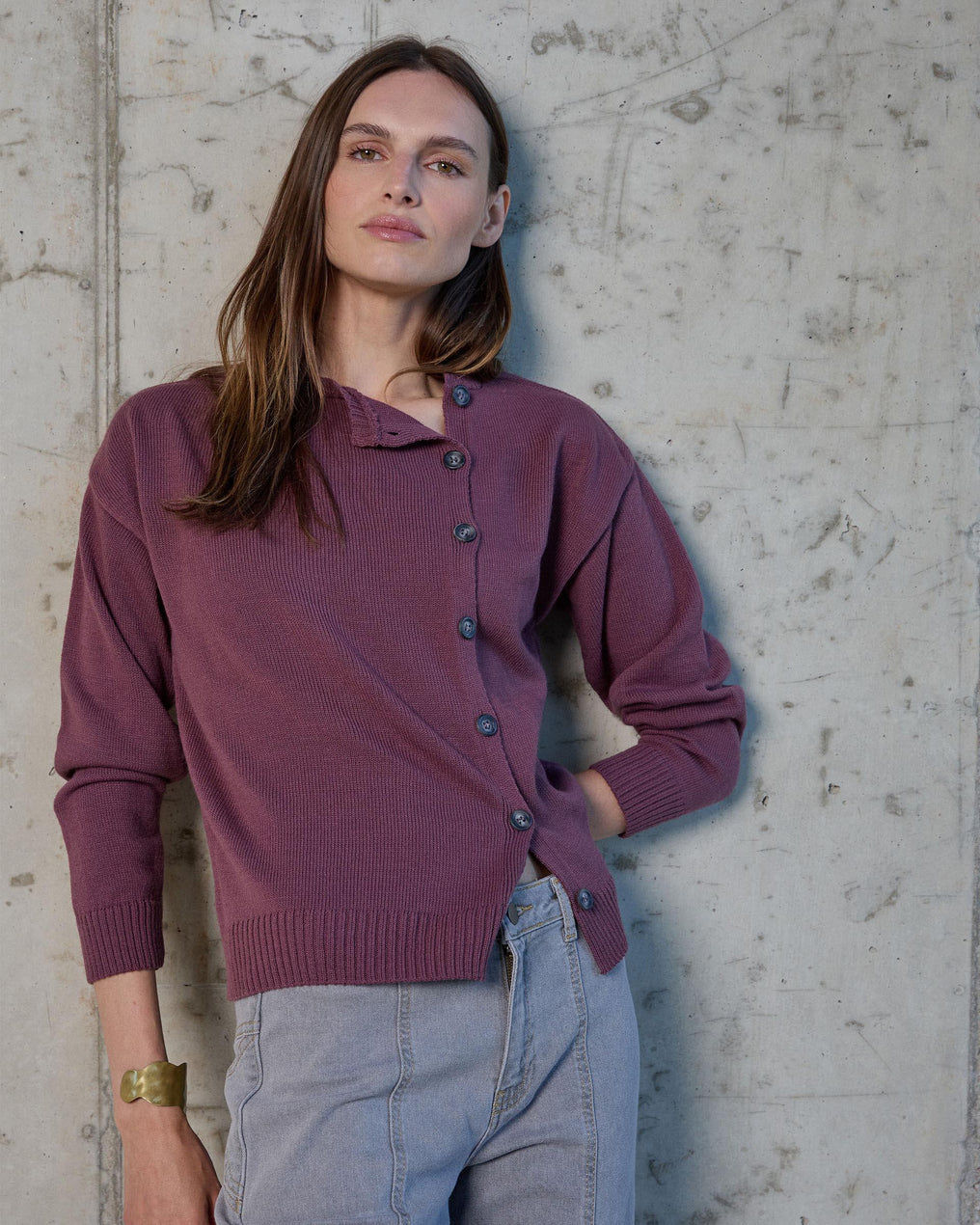 Casaco roxo com botões laterais