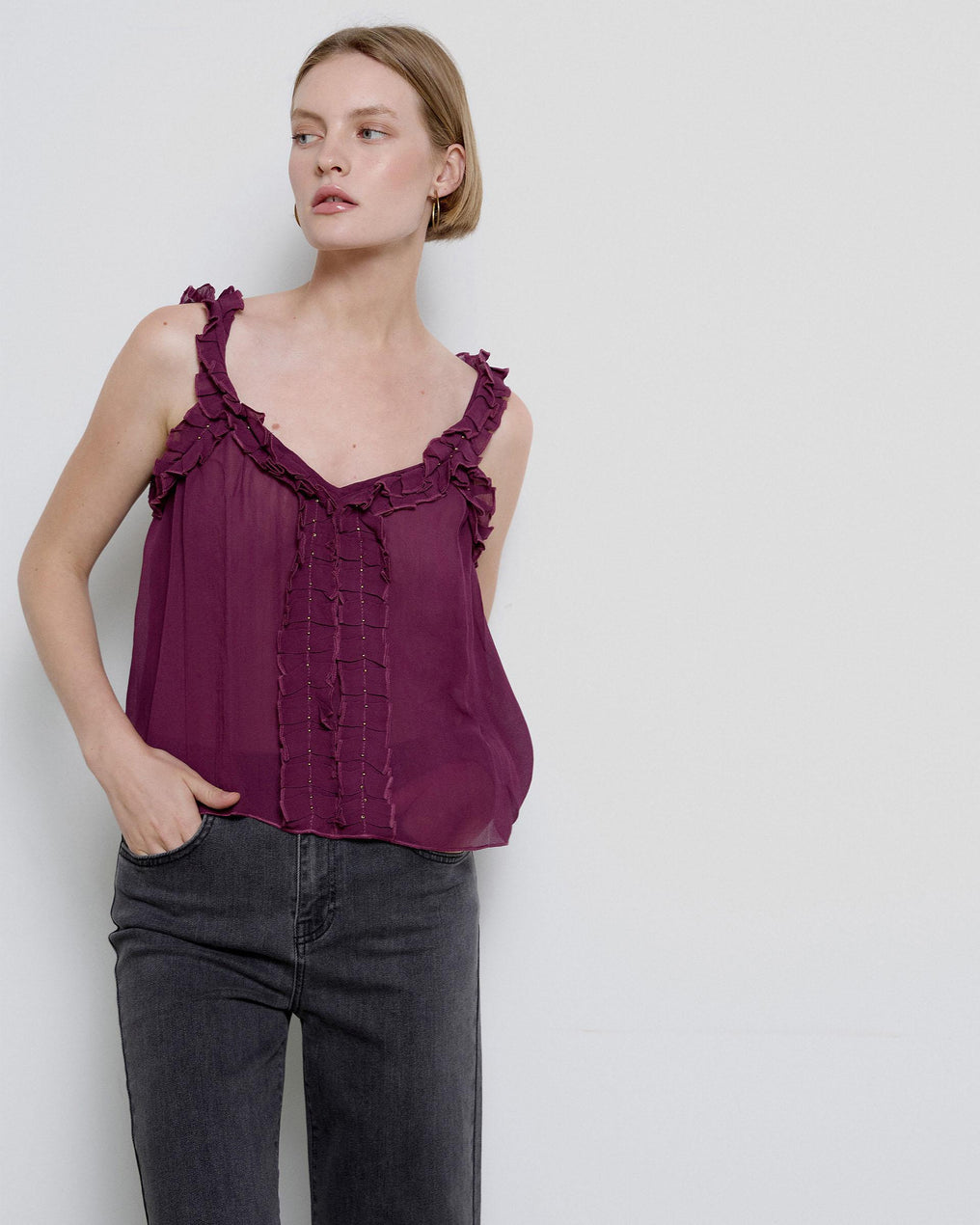 Top Escote V Volante Morado