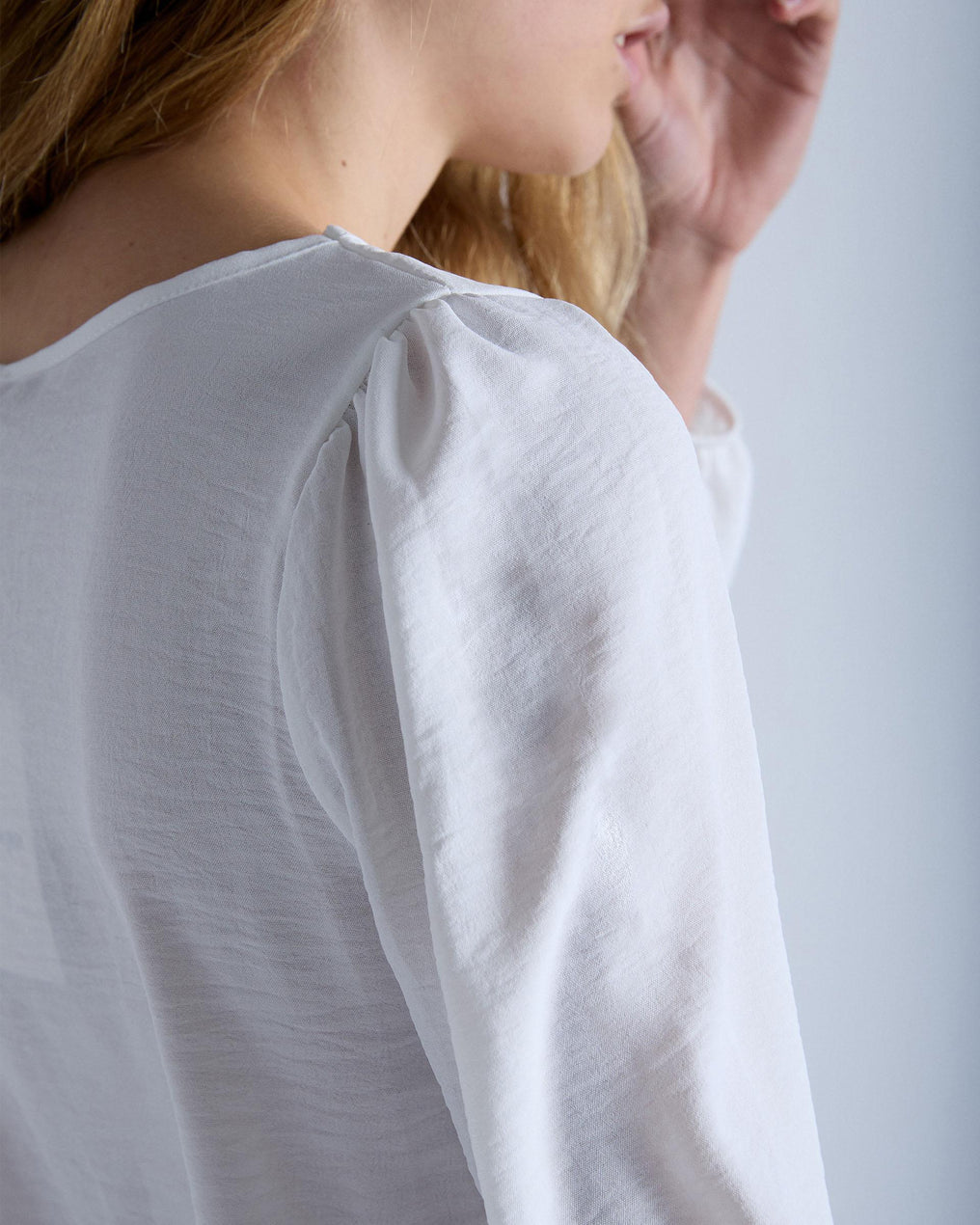 Basic White Round Neck Blouse