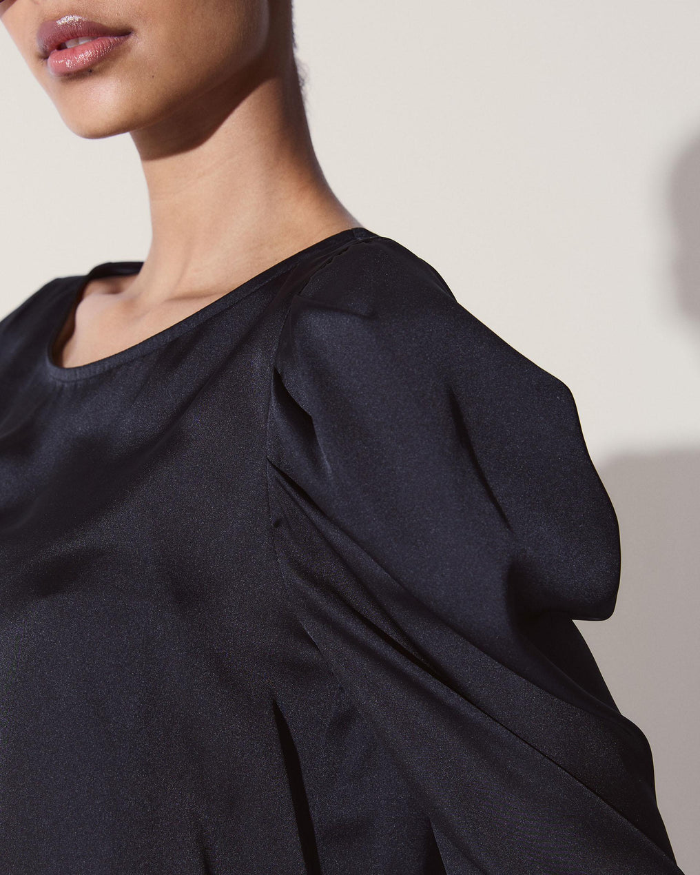 Blusa Manga Abullonada Negro