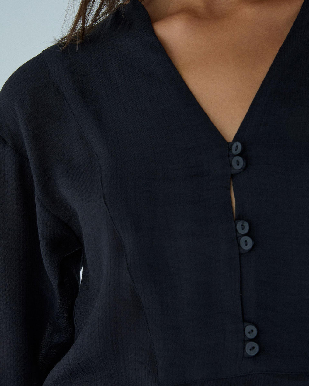 Blusa Canesú Triangular Botones Negro