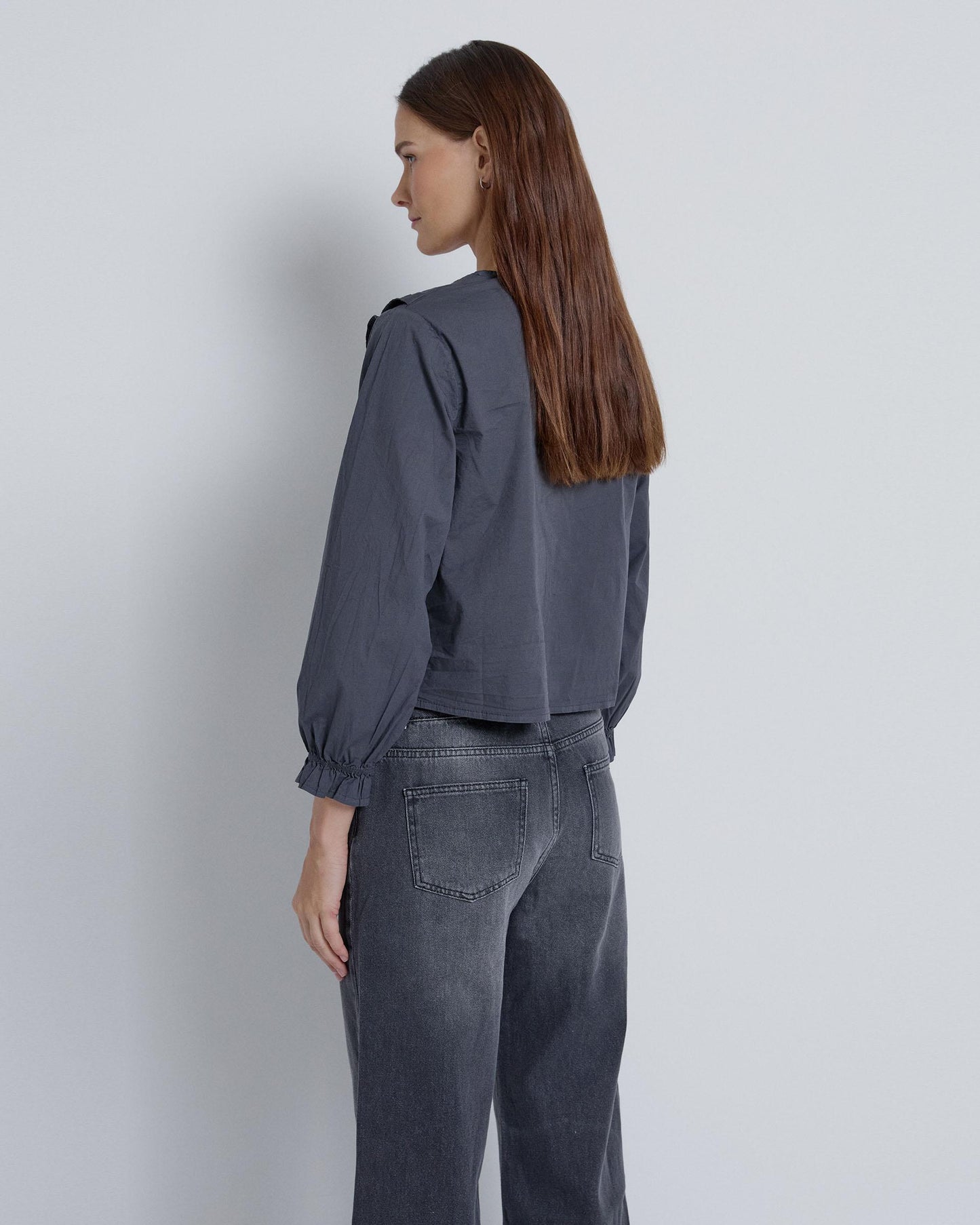 Blusa Cuello V Volantes Antracita