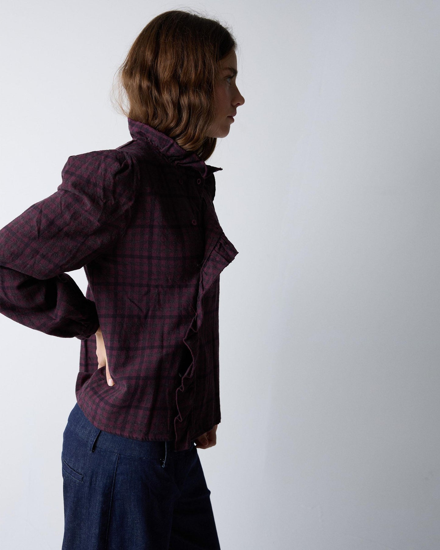 Blusa xadrez roxa com folhos laterais